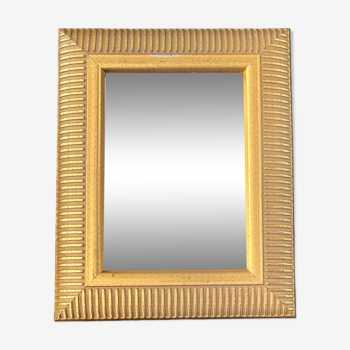 Small mirror - ridged and gilded décor