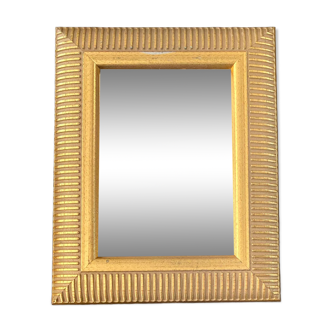Mirror with striated and gilded decor