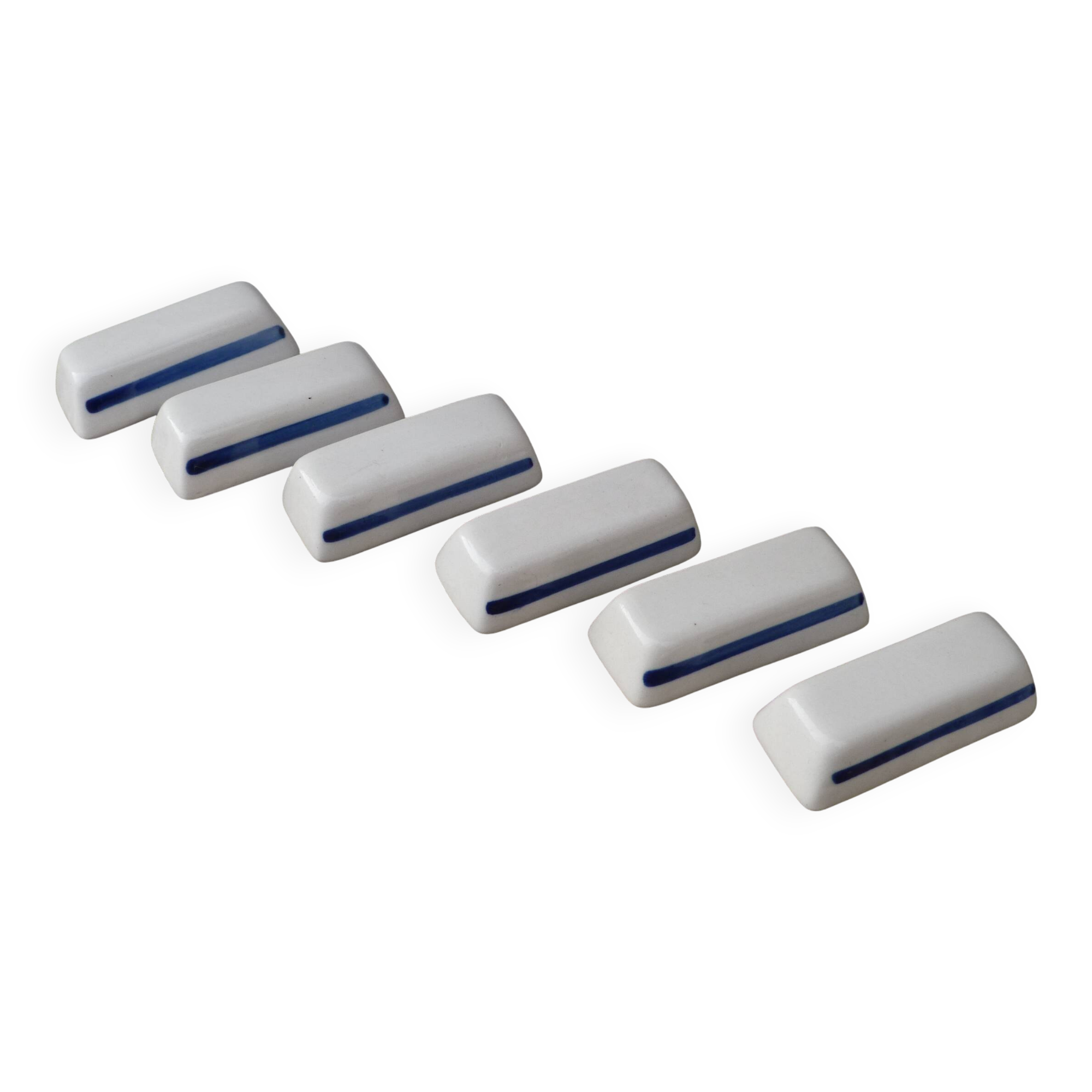 Set of 6 vintage ceramic knife rests in cream and blue.