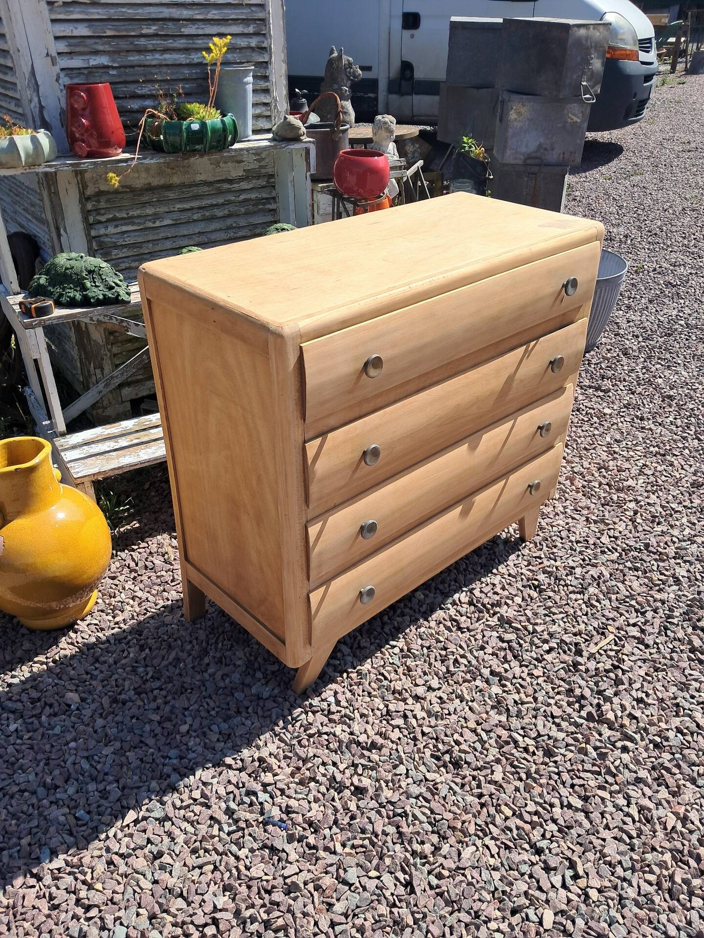 Chest of drawers