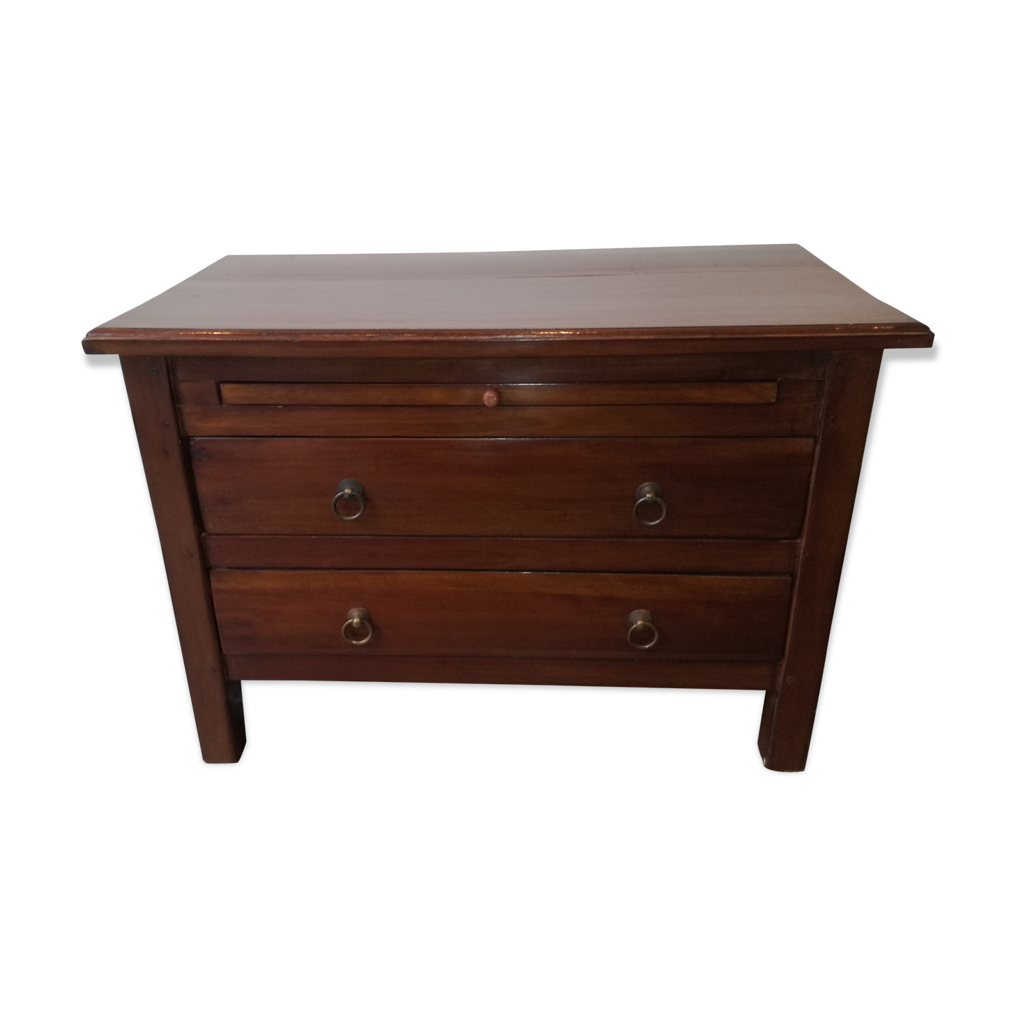 Colonial-style back-up furniture