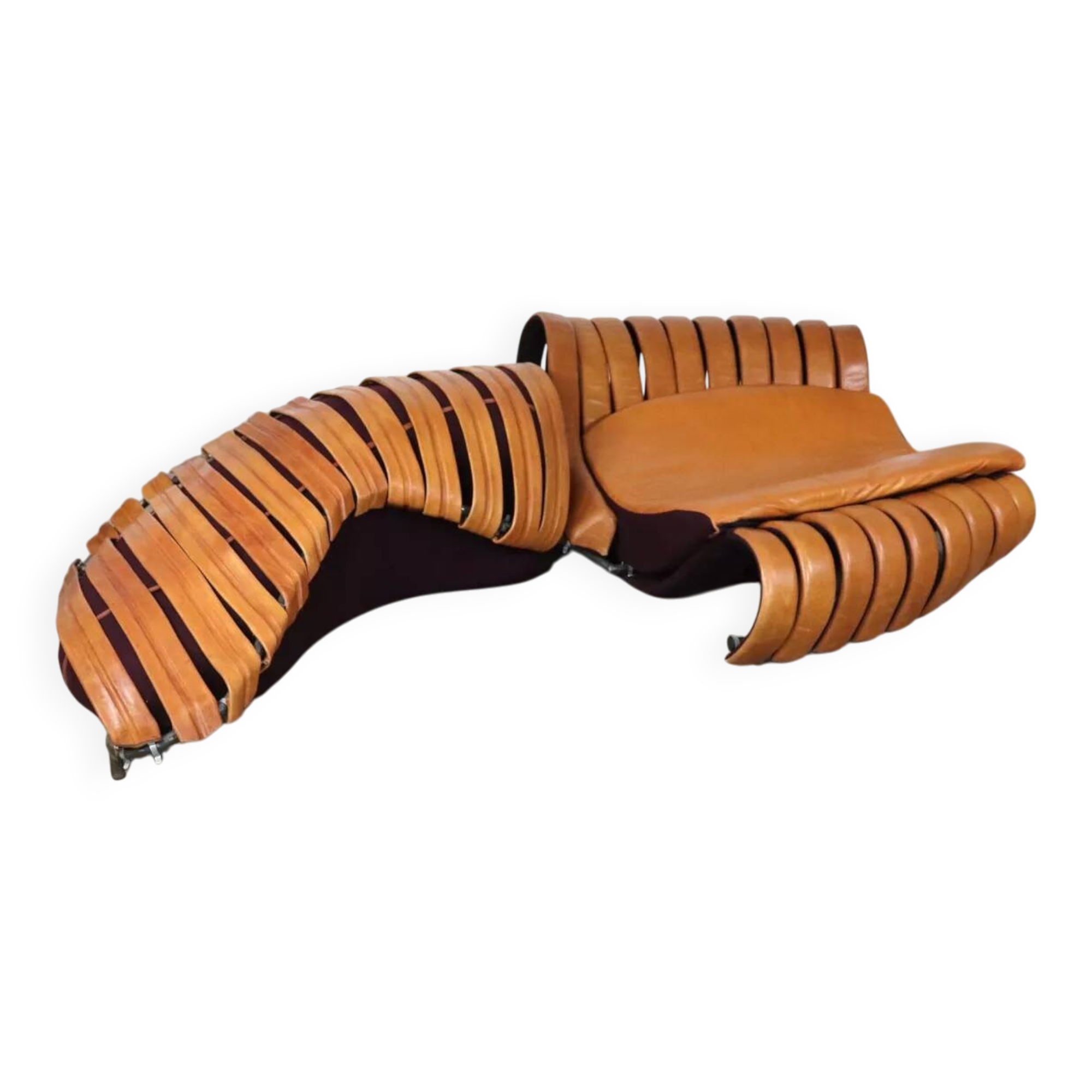 Vintage sculptural cognac leather lounge canapé, France 1980.