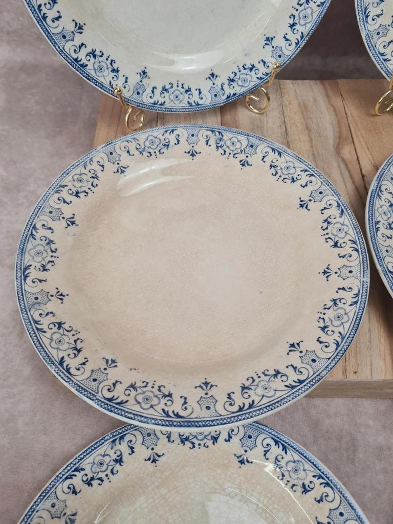 Set of 6 antique flat plates from Creil and Montereau, La Vallières service, 23 cm
