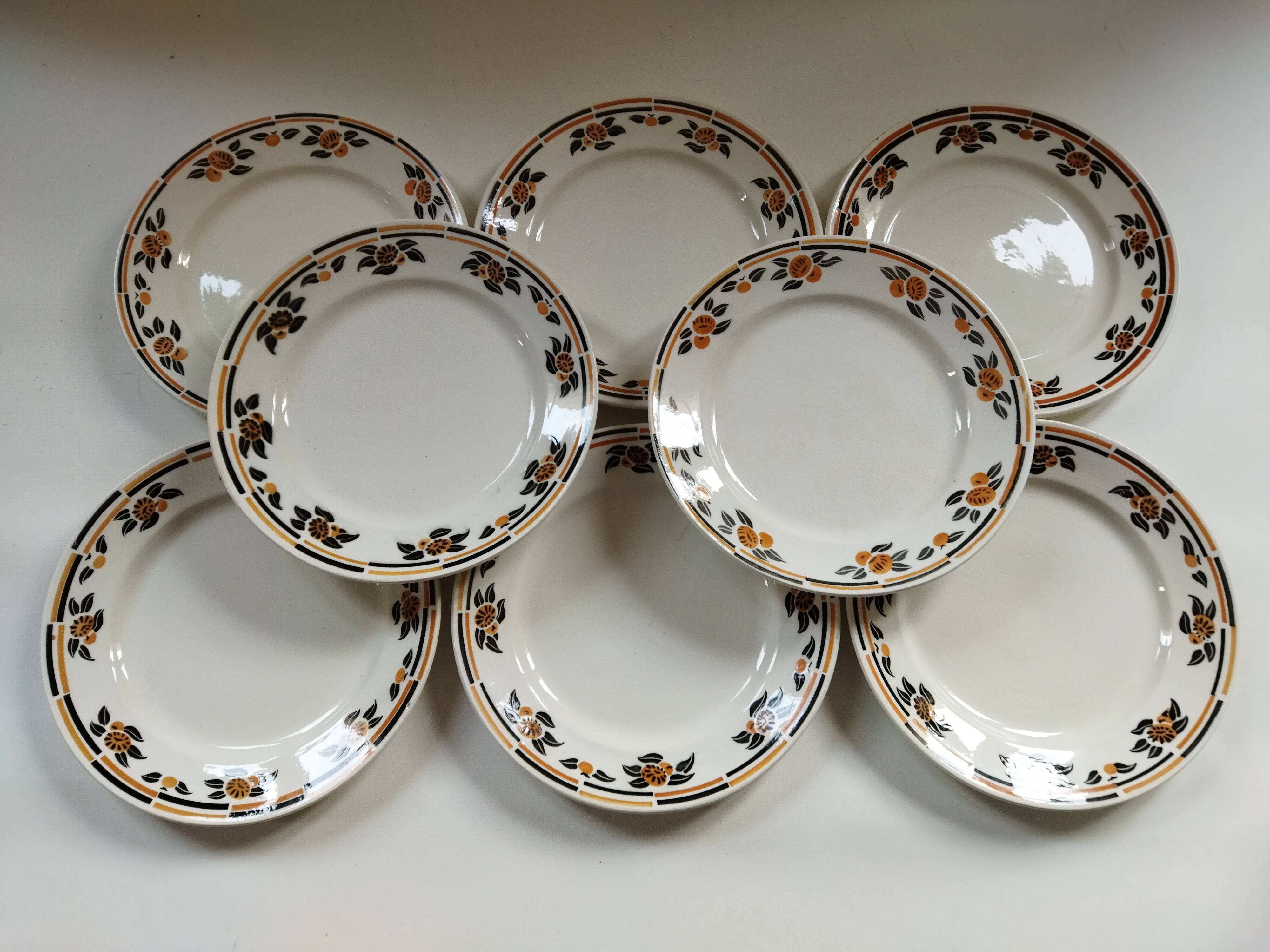 8 Badonviller “Modern” plates