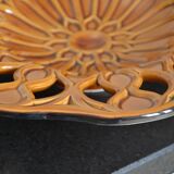 Cut-out ceramic fruit bowl