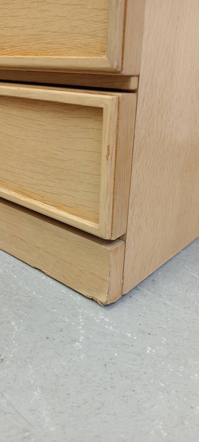 Chest of drawers with 8 drawers