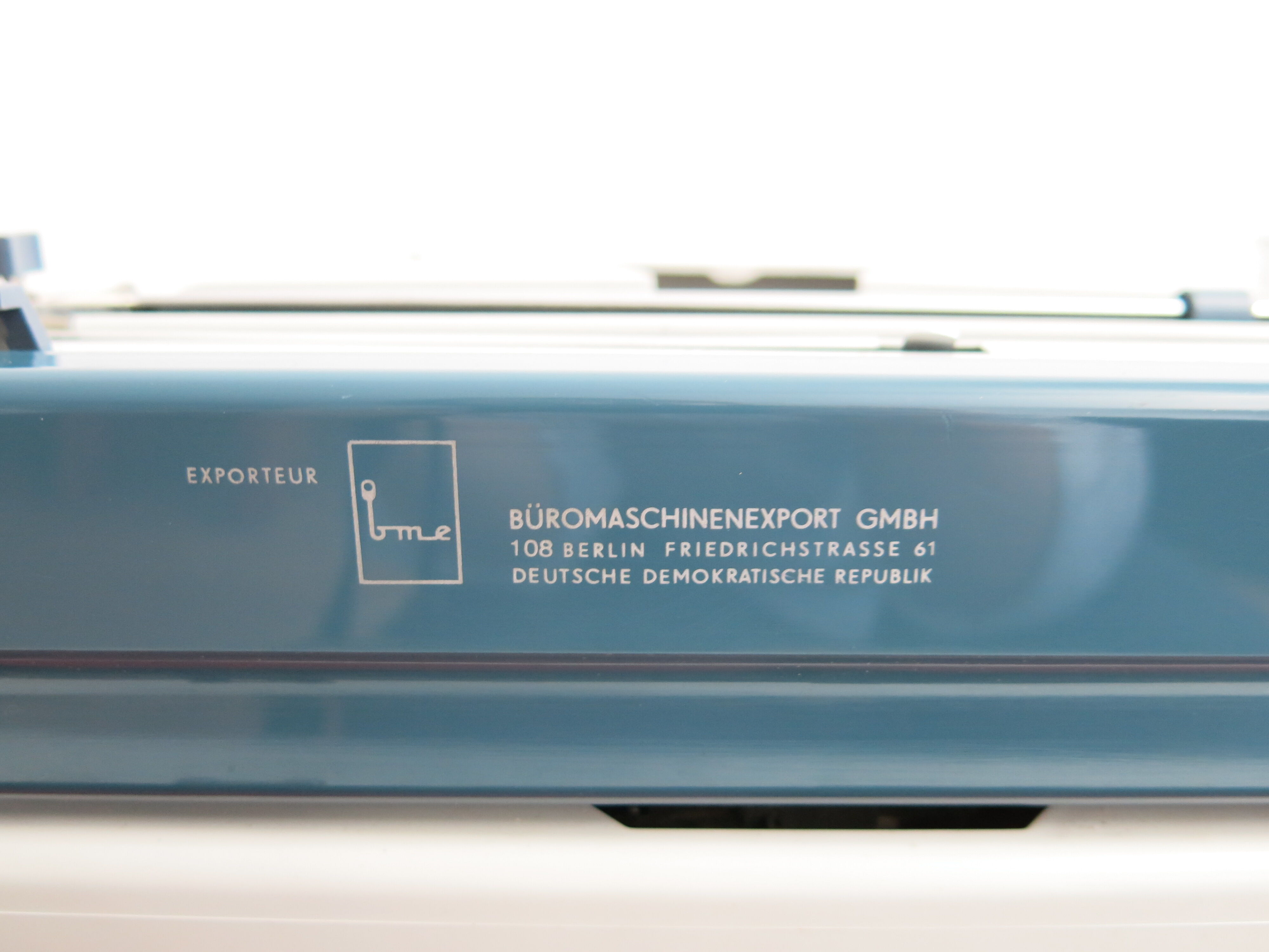 Typewriter Daro Erika Model 60