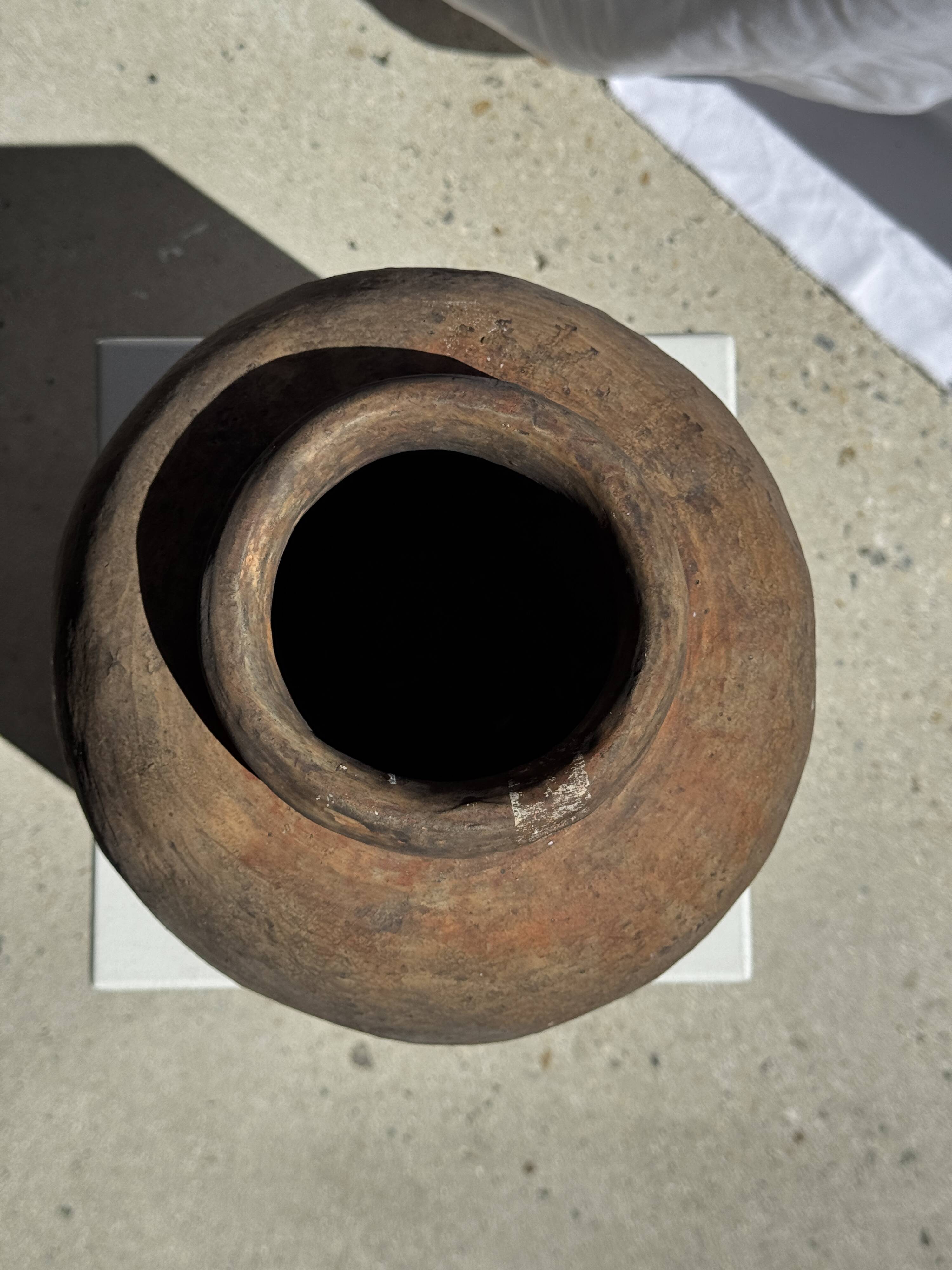 Borneo vase in brown terracotta (2) H35 D23
