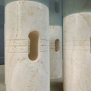 Table basse vintage en travertin et verre, années 1970