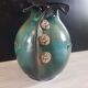 Vase artisanal, esprit costume h 26 cm, signé