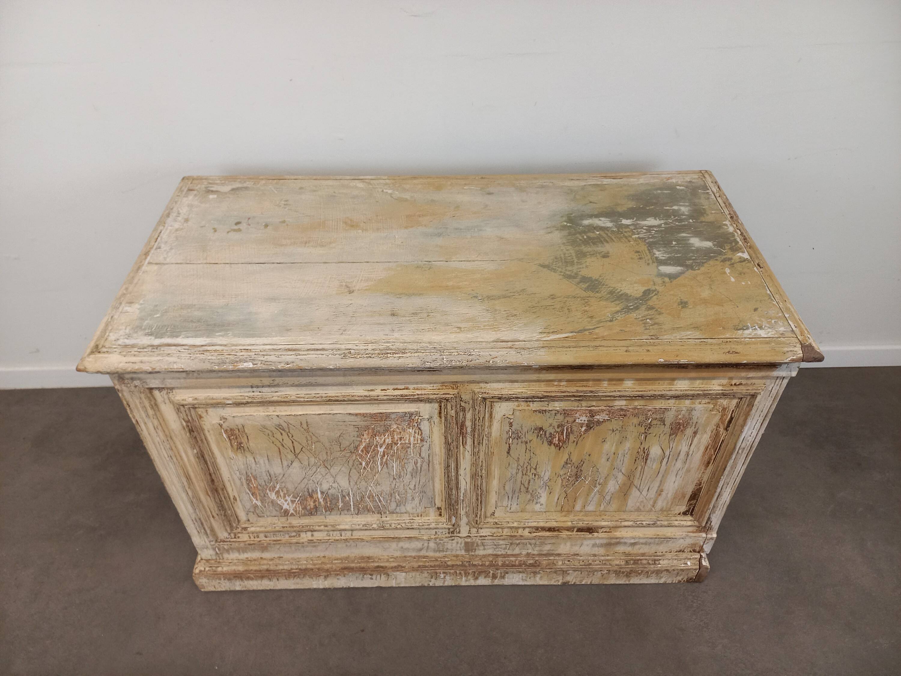 patinated store bank