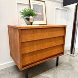 Commode moderniste tiroirs inclinés