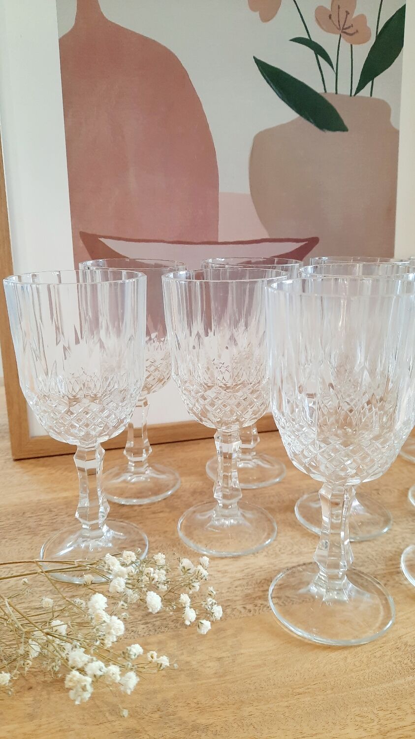 Stemmed glass chiseled glasses