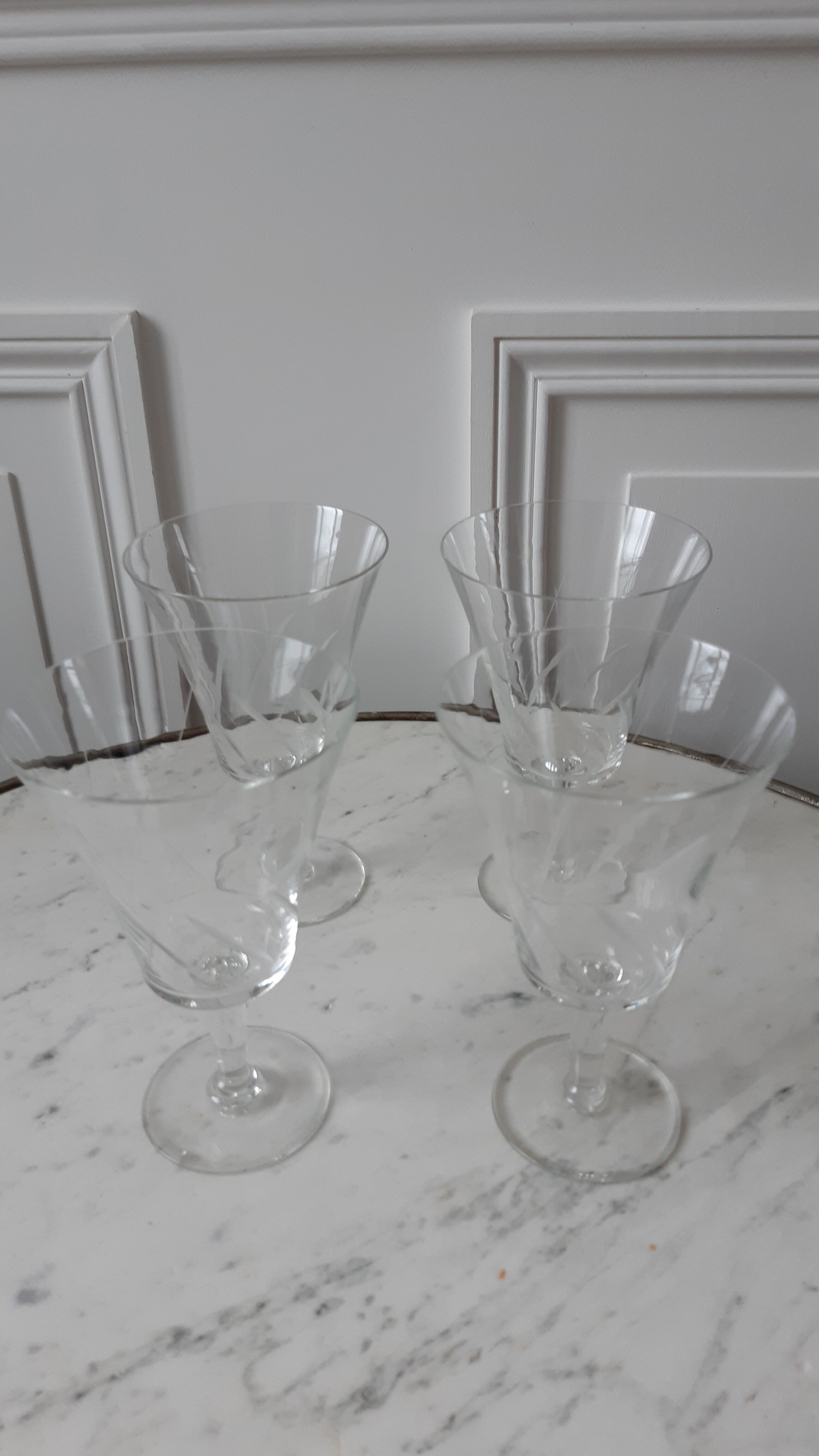 Set of 4 crystal glasses engraved 60s