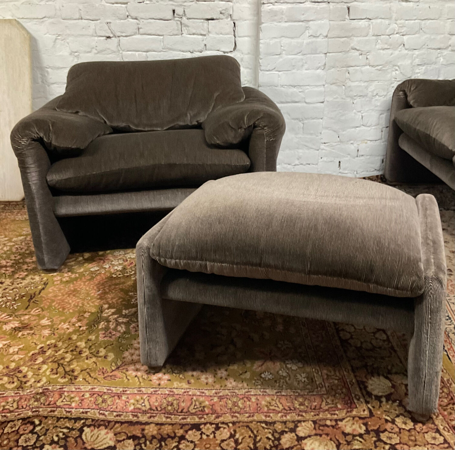 Maralunga armchair and Ottoman by Vico Magistretti 70s