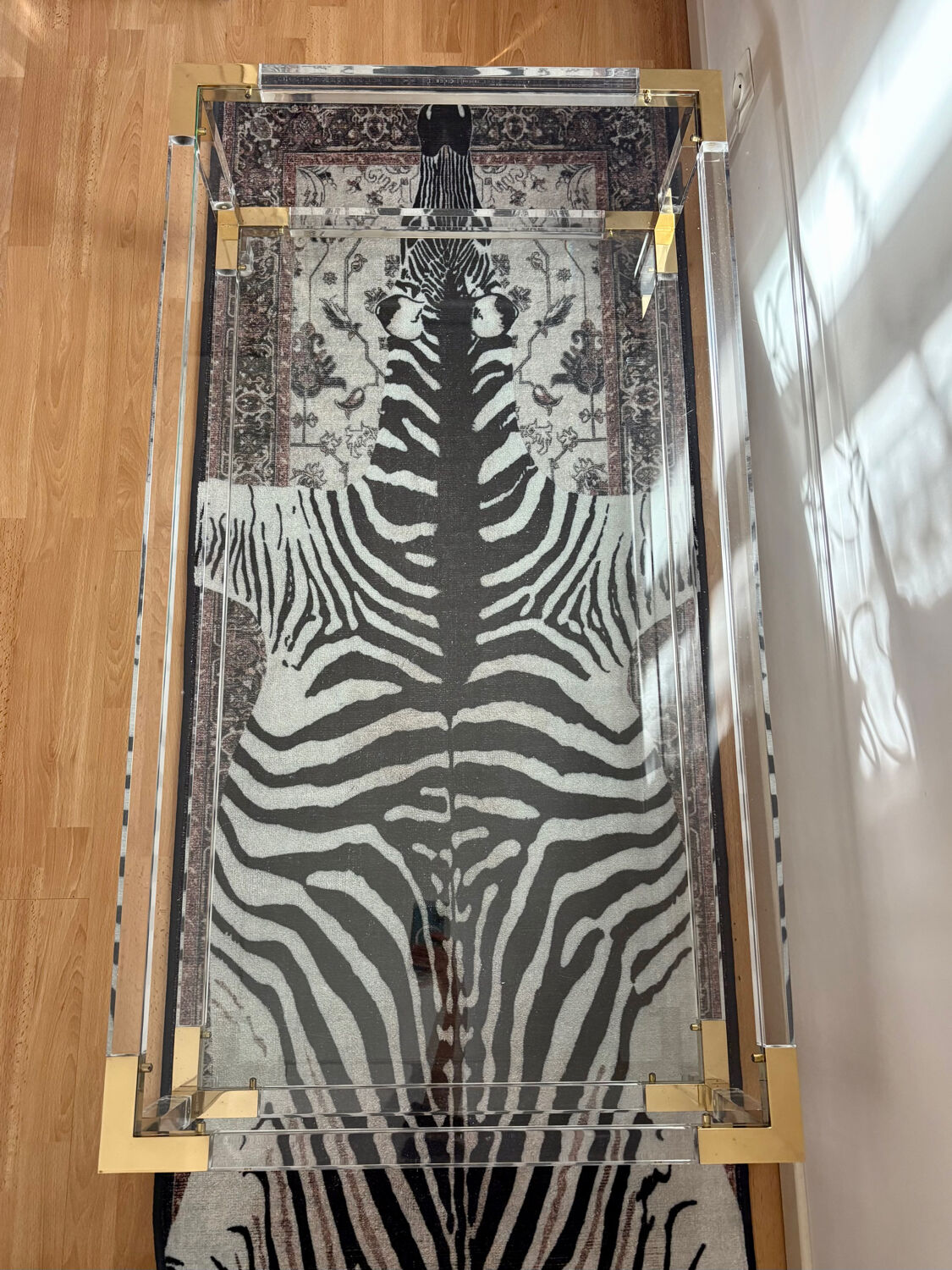 Italian coffee table Fabian, glass, plexiglass and brass, 1970-80.