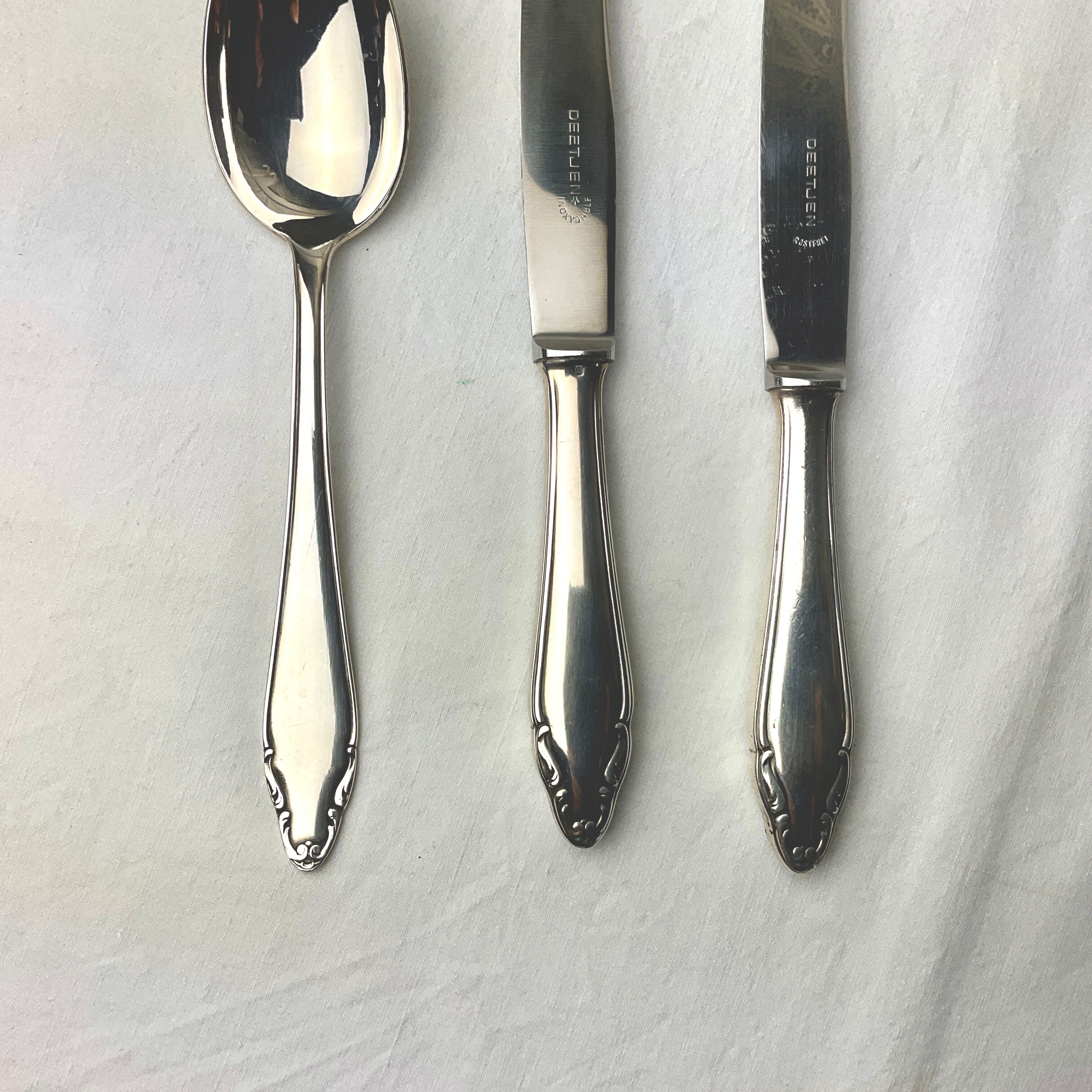 Paire de couteaux et cuillère de table argent Deetjen 100