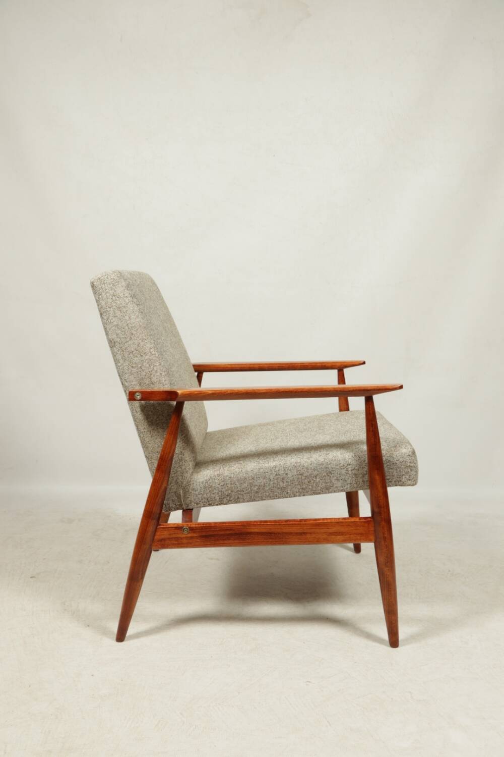 Scandinavian armchair and footrest granola beige concluded by H.Lis 300-190