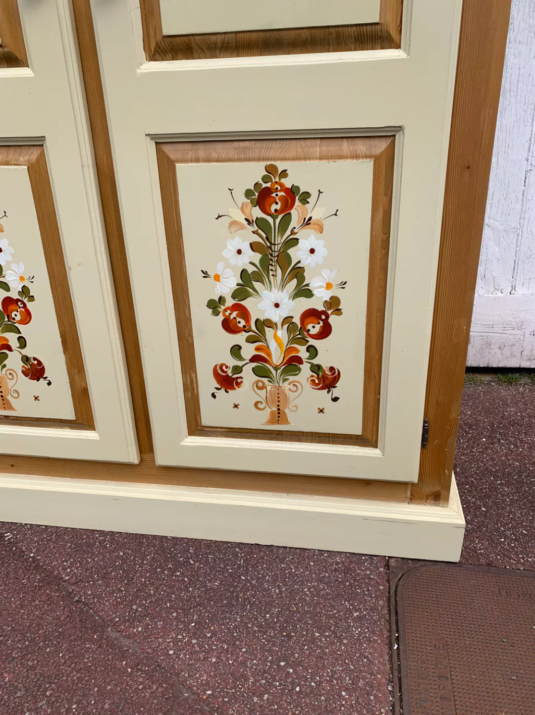 Armoire penderie peint à la main fleurs
