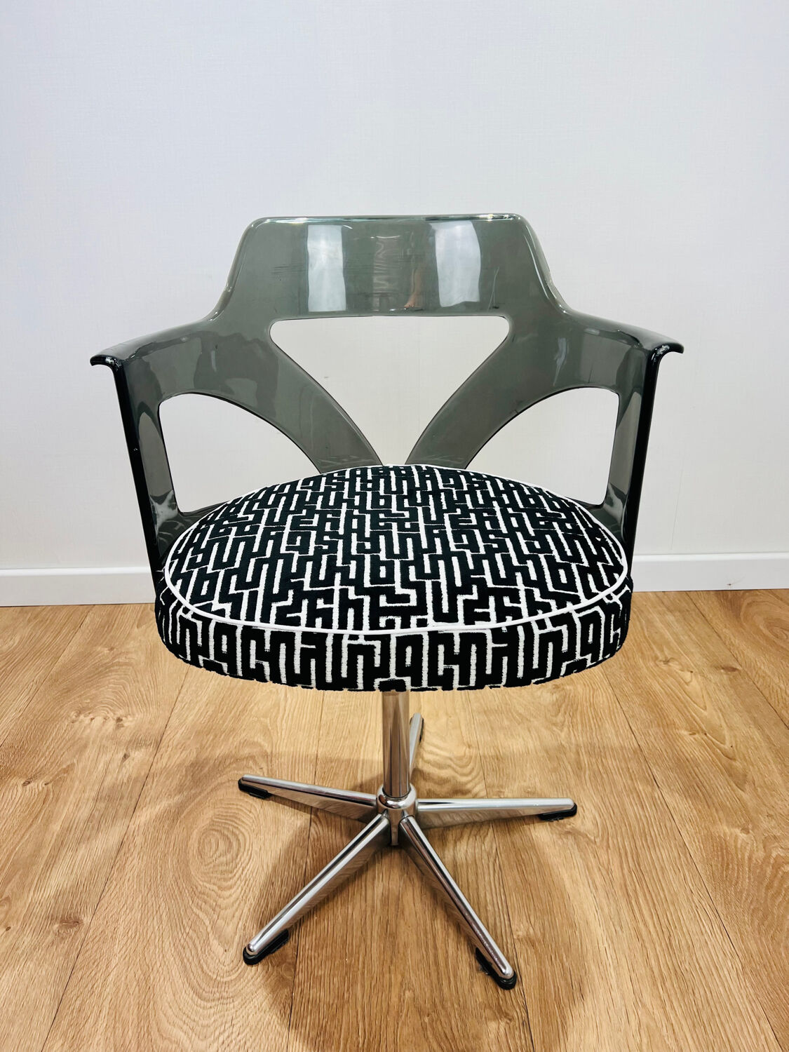 Swivel chair