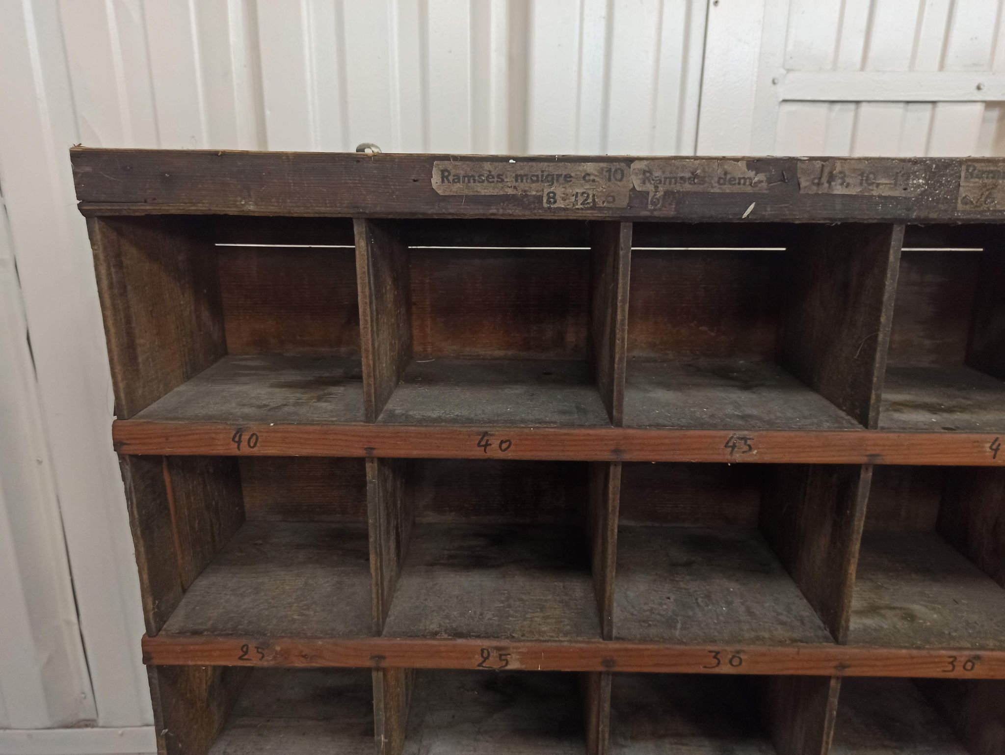 Duo of trade furniture sorting of the post shelf storage