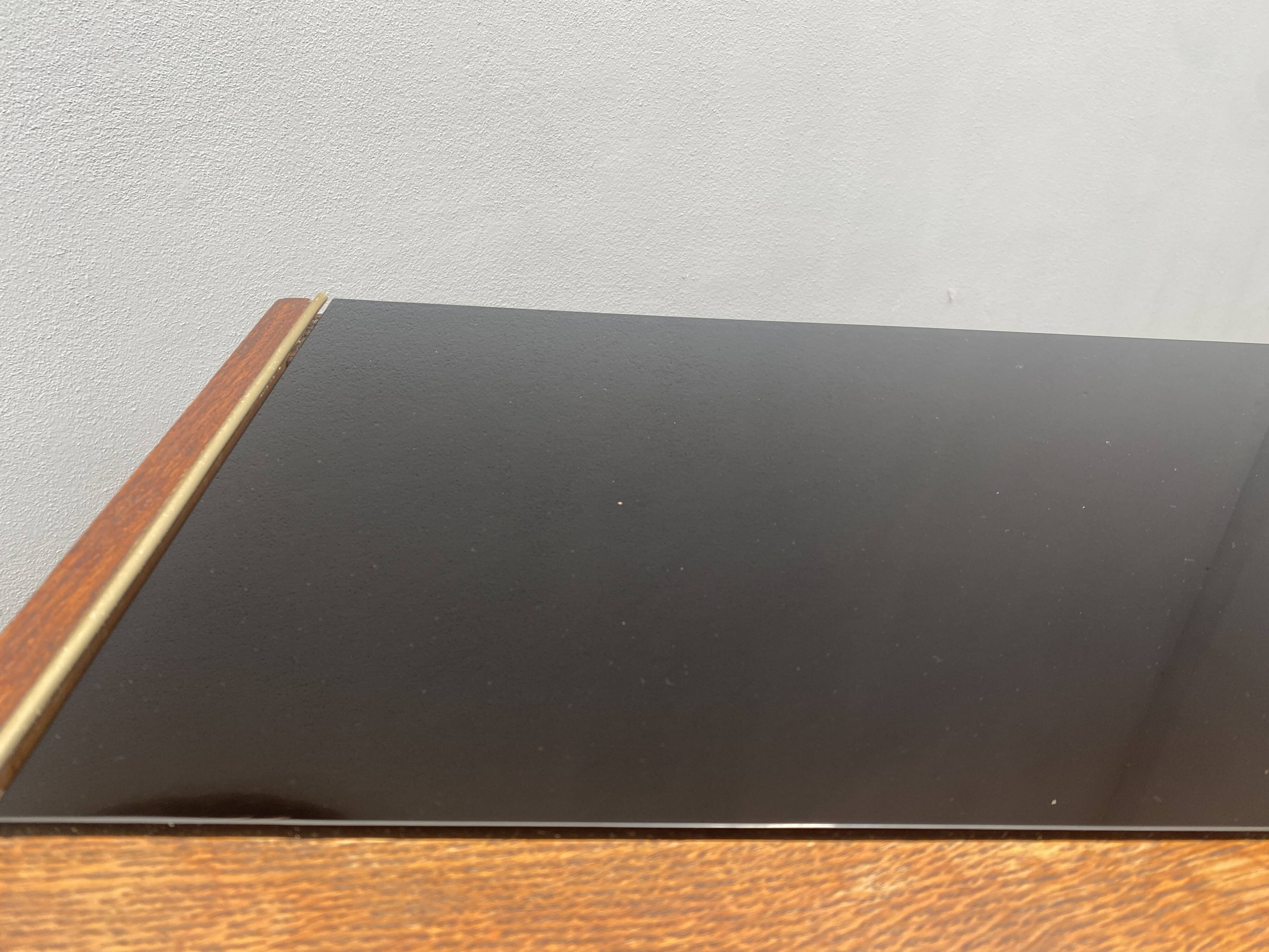 Buffet Jitona en verre opaxite, années 1960