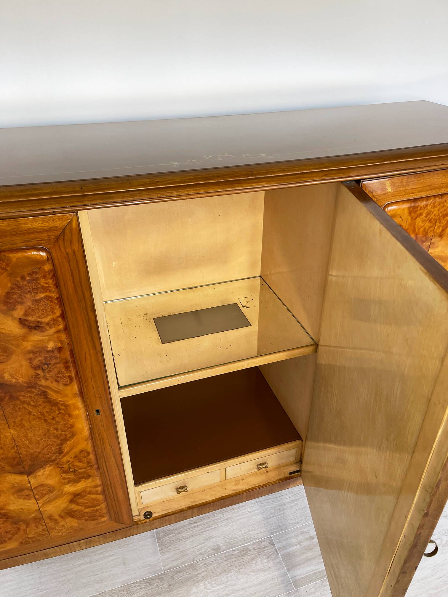 AB Vighizzolo mobili - Sideboa en ronce de noyer Cantu unique italien du milieu du siècle