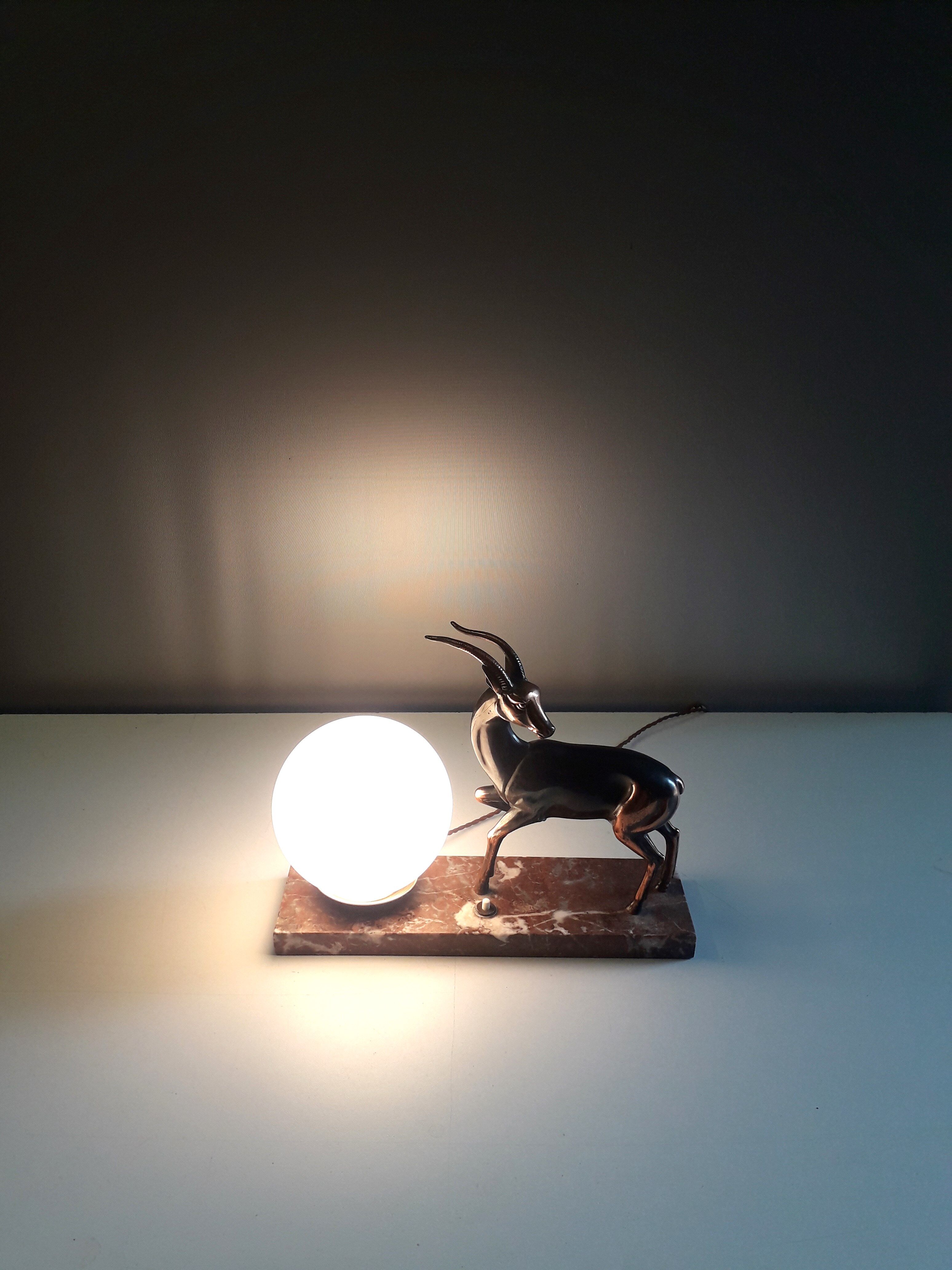 Art Deco table lamp - Copper antelope on marble - 1940