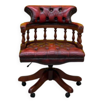 Fauteuil pivotant capitaine Chesterfield avec revêtement en cuir rouge