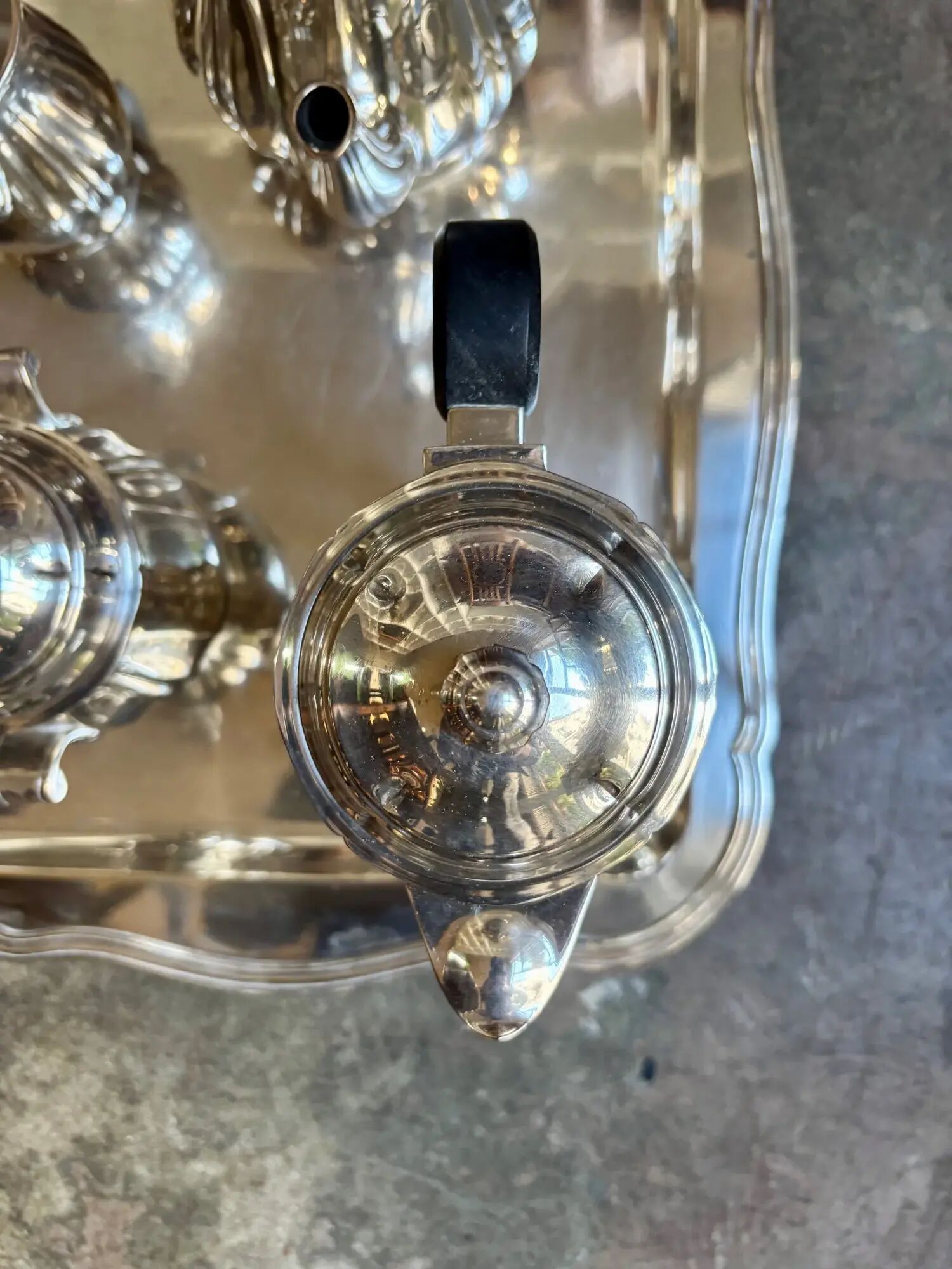Ercuis 5-piece tea and coffee service in silver-plated metal.