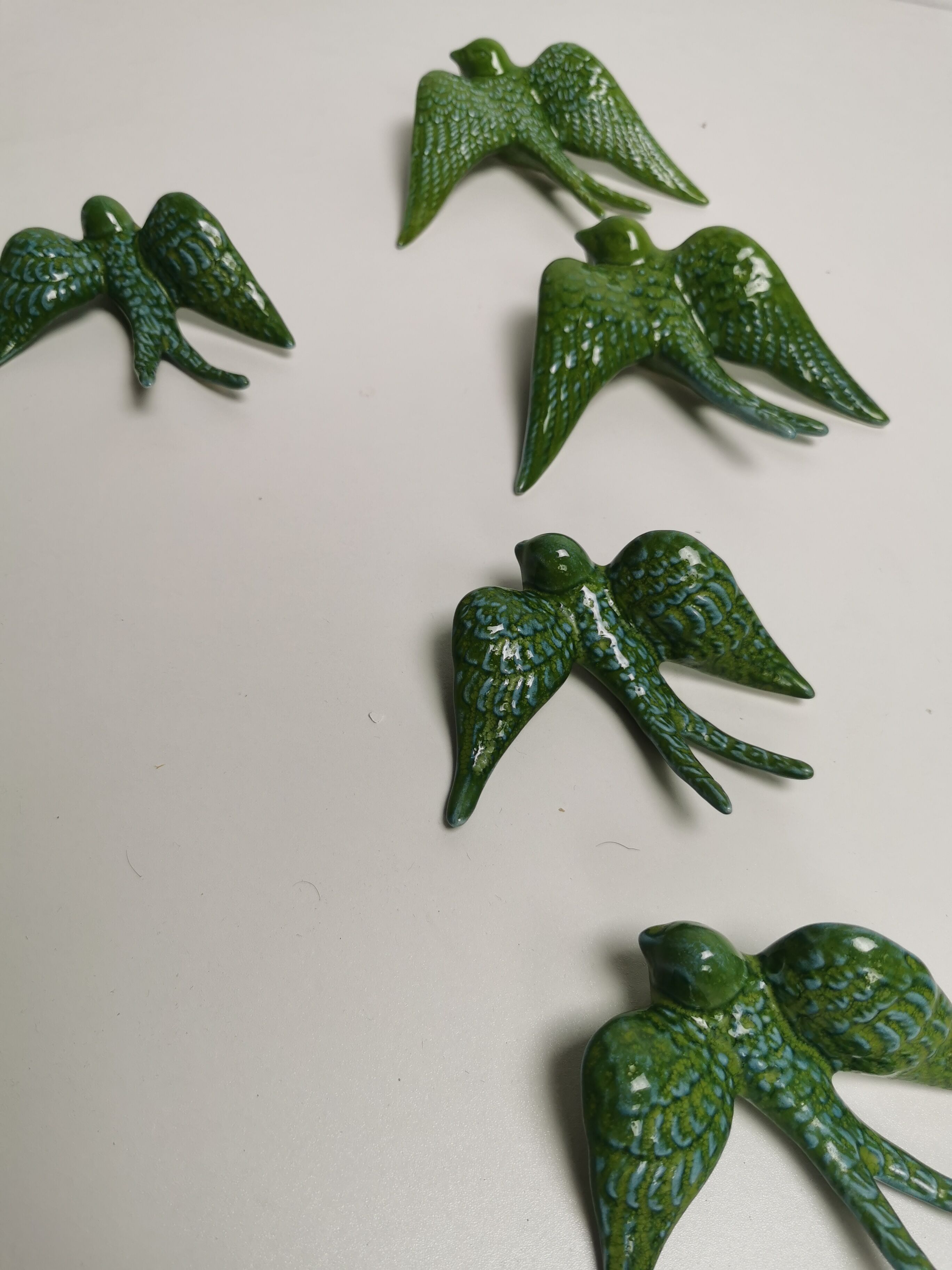 Batch of green swallows in ceramic