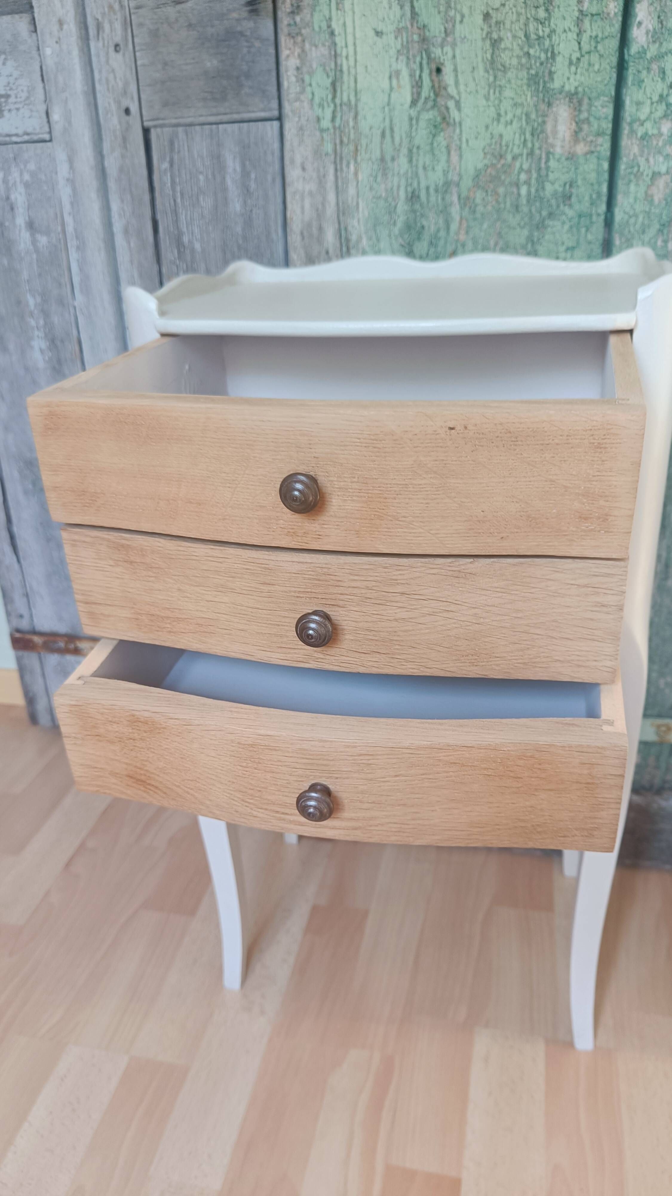 Vintage wooden bedside table with 3 drawers.