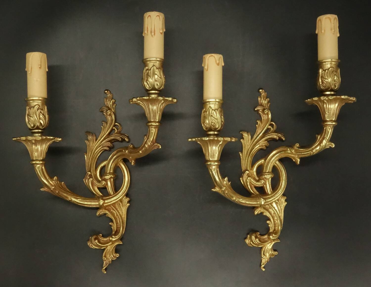 Large pair of wall sconces in Rocaille / Rococo / Baroque style - gilded bronze