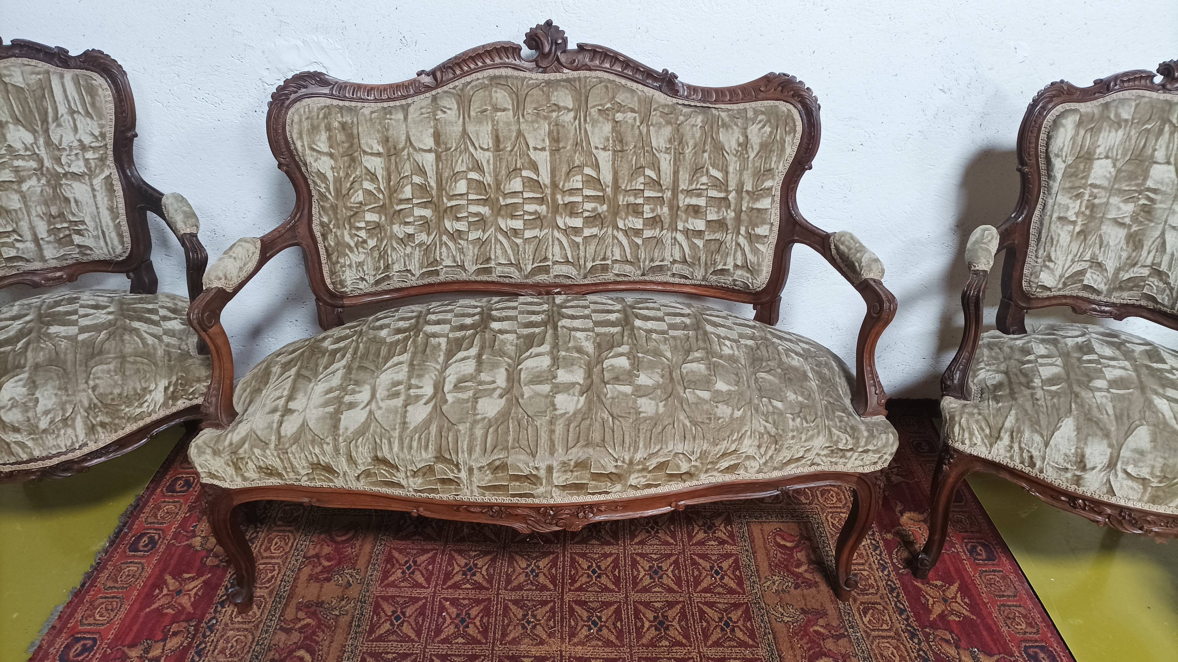 Living room set of Rocaille bench and armchairs in walnut