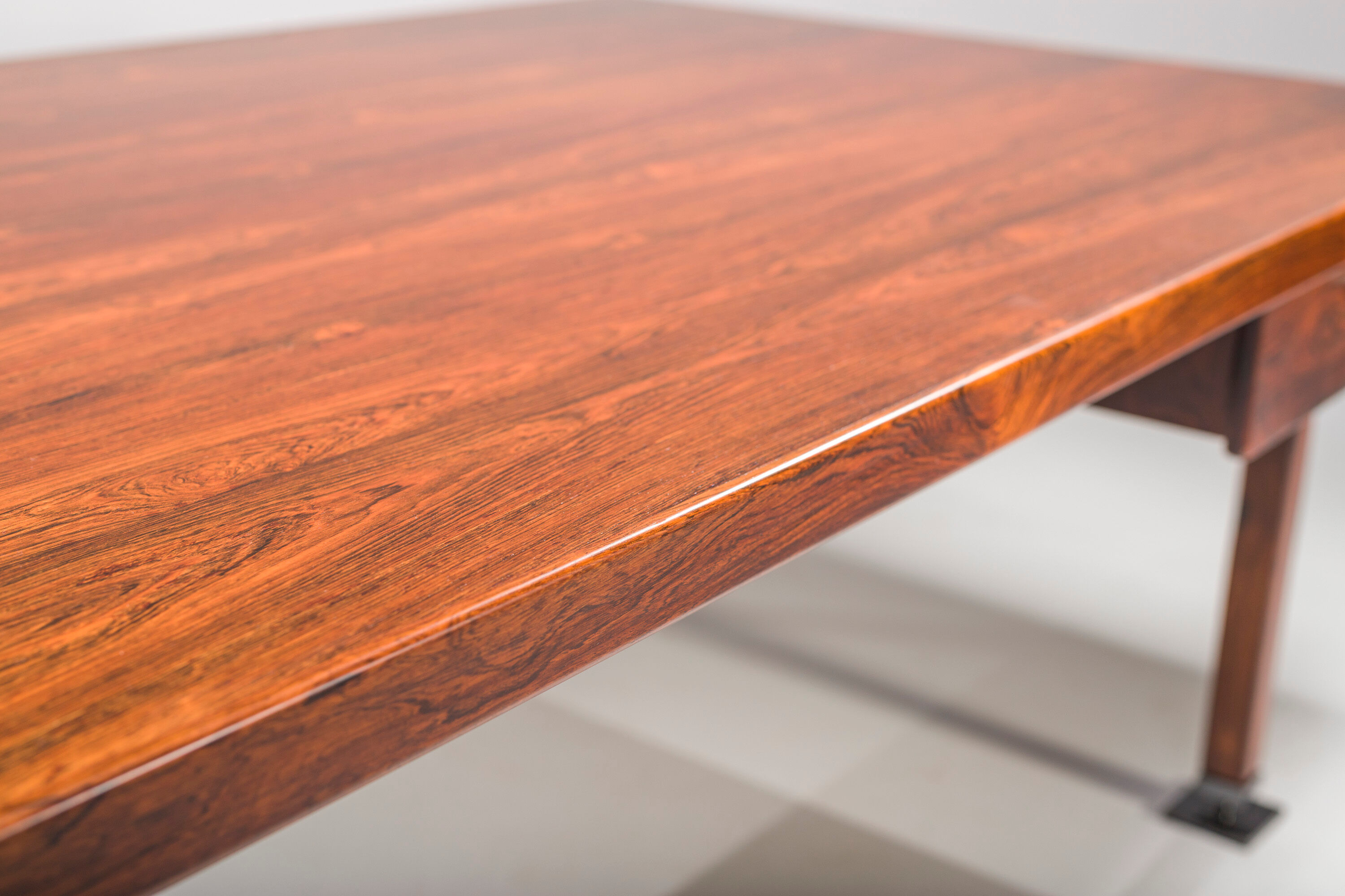 Mid-Century Modern Jacaranda Itamaraty Desk by Sergio Rodrigues for Oca, Brazil, 1960s