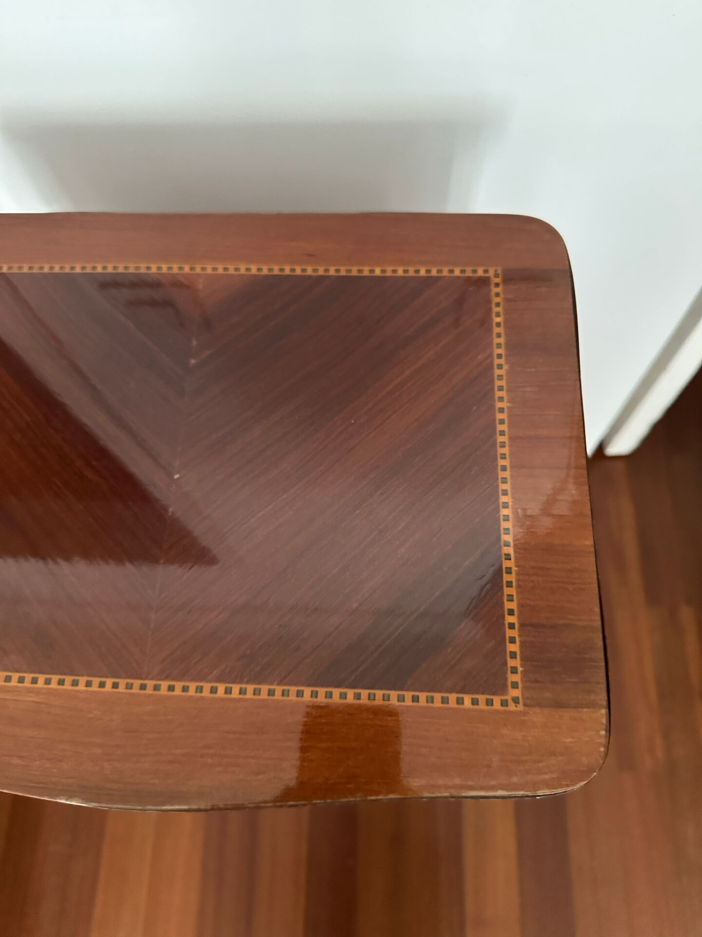 Small bedside table in marquetry in the Louis XV style.