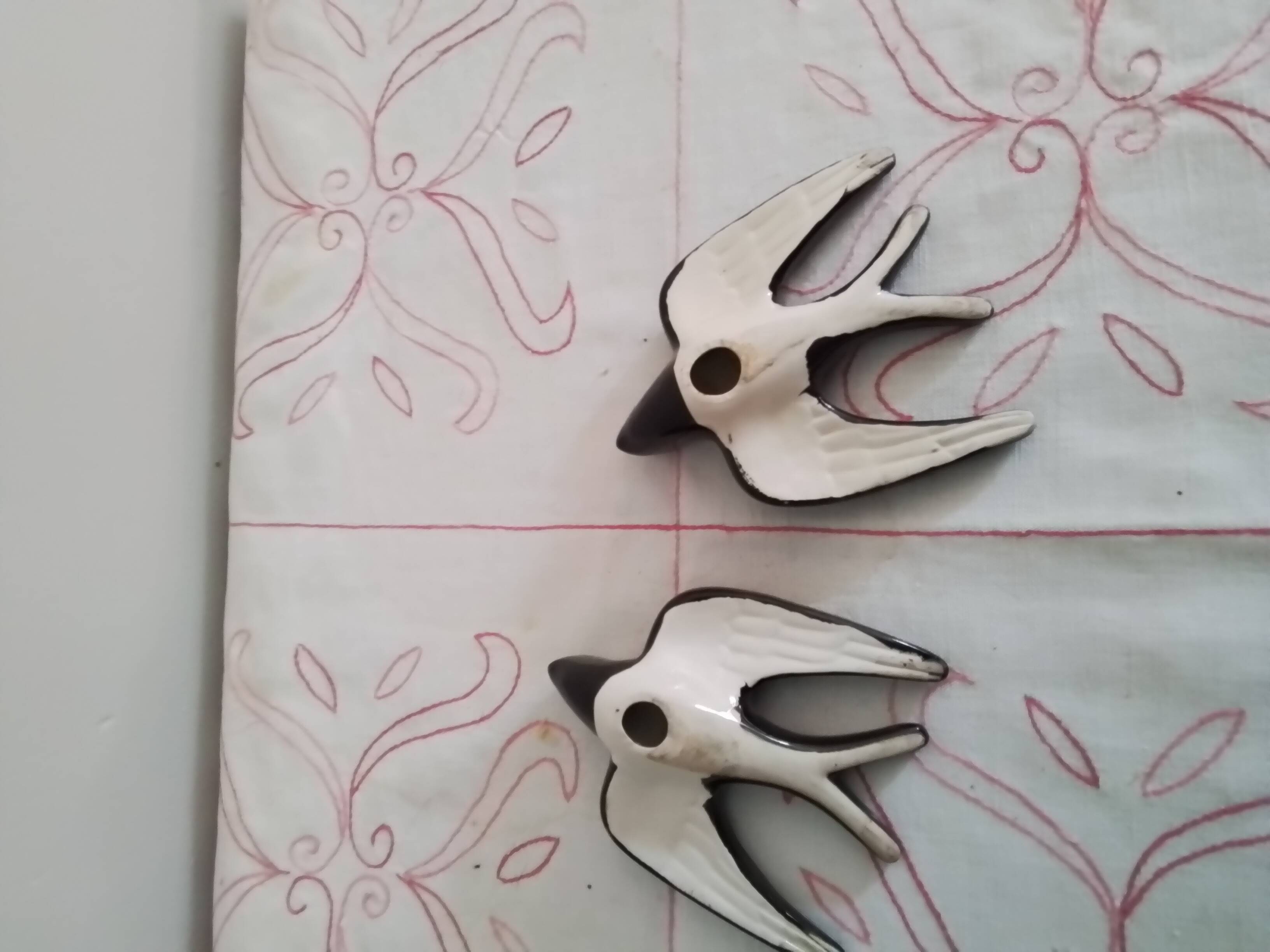 Set of two ceramic swallows