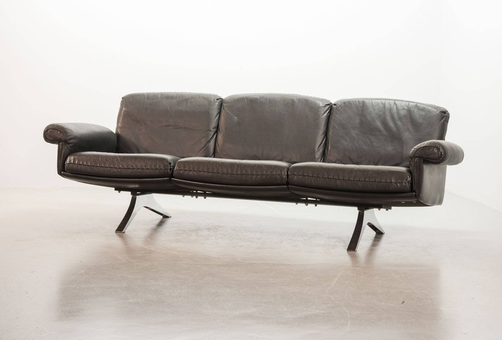 De Sede Black Leather Strap Stitched Three-Seat Sofa DS31. Switzerland, 60s