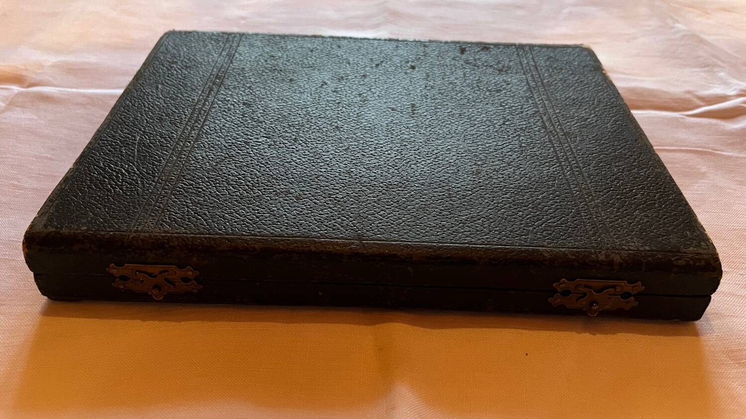 Stahl Bronce 1910 cutlery box
