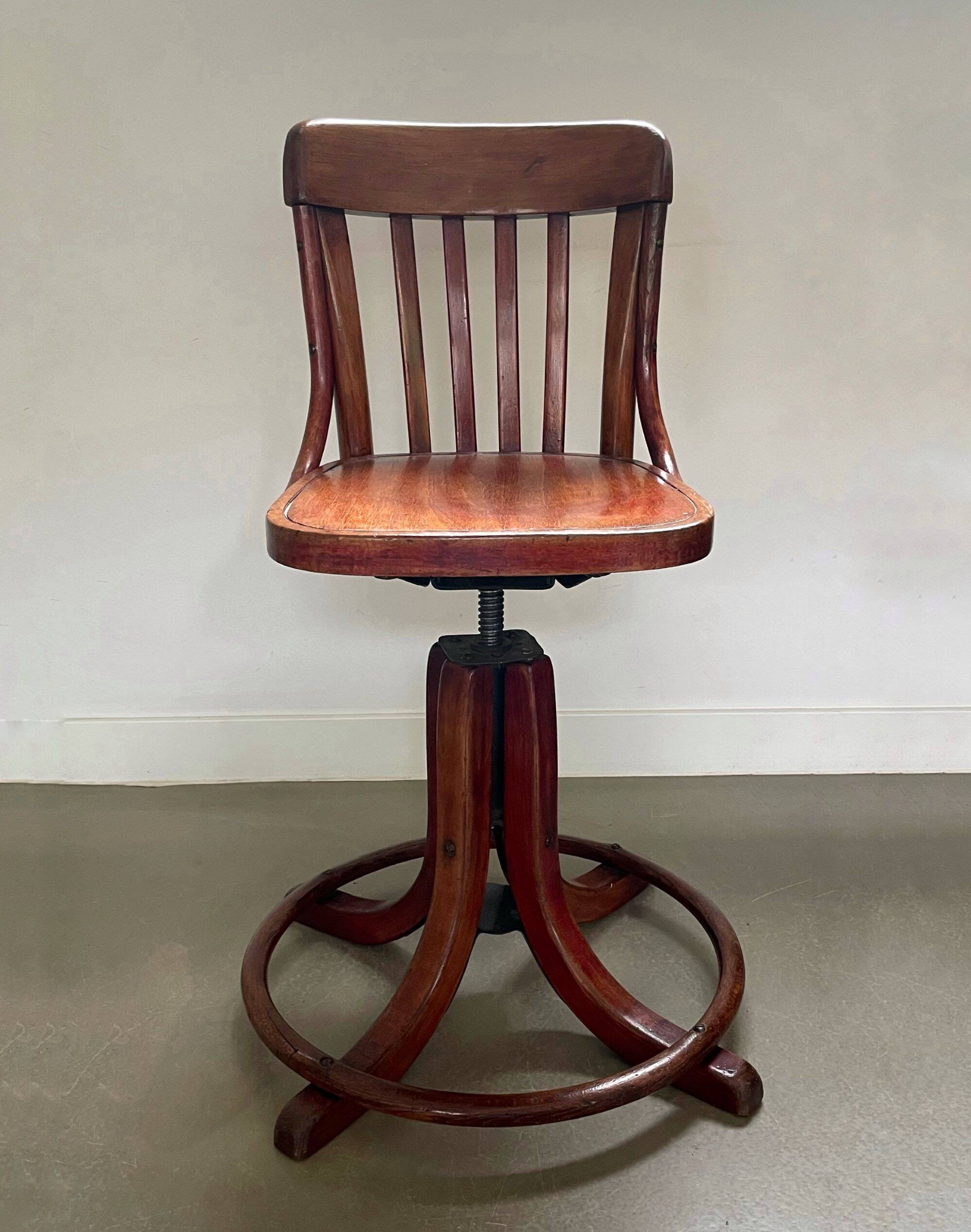 Chaise pivotante (de bureau) rare Thonet, 1ère moitié du 20e siècle, Autriche