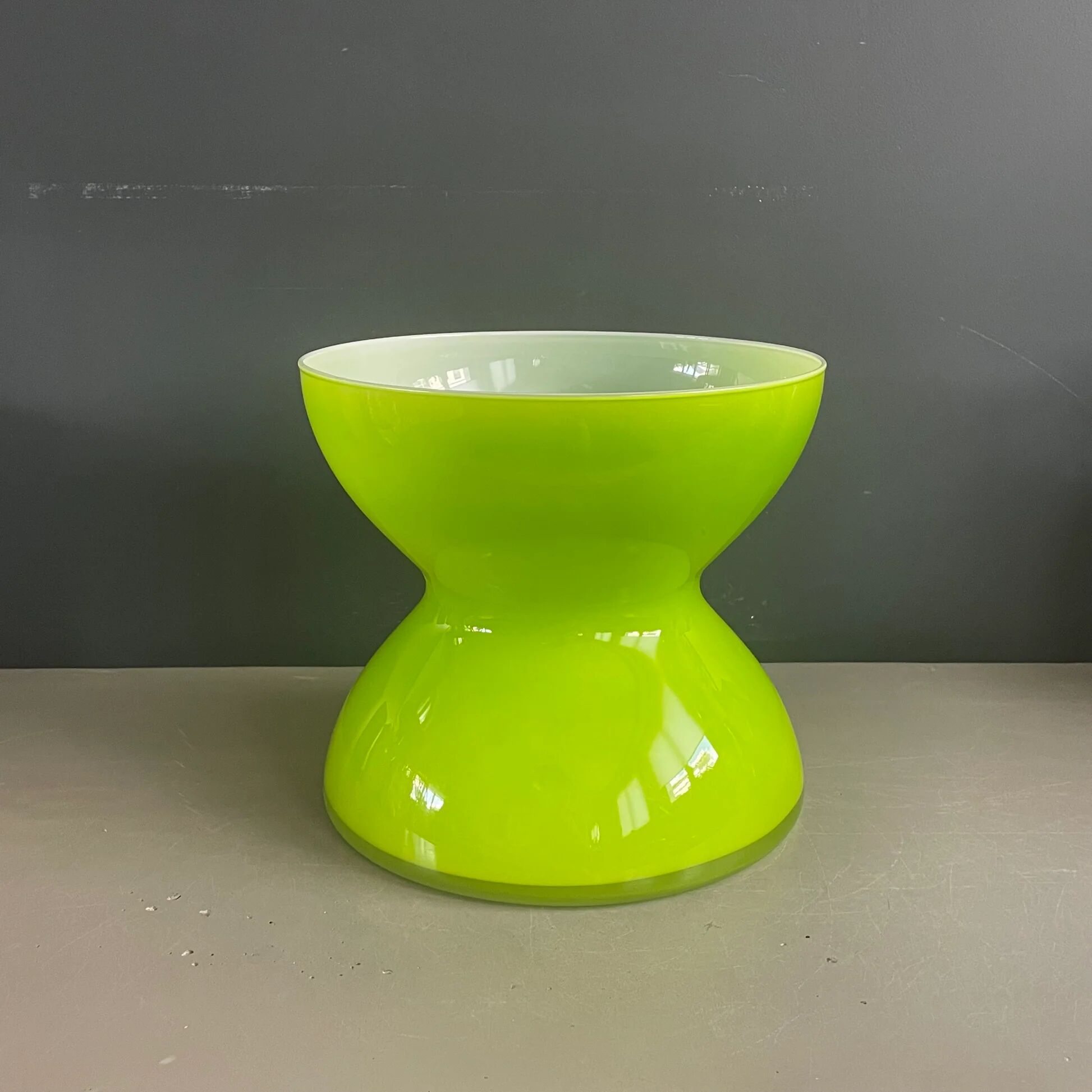 Vase diabolo par Anne Nilsson pour IKEA