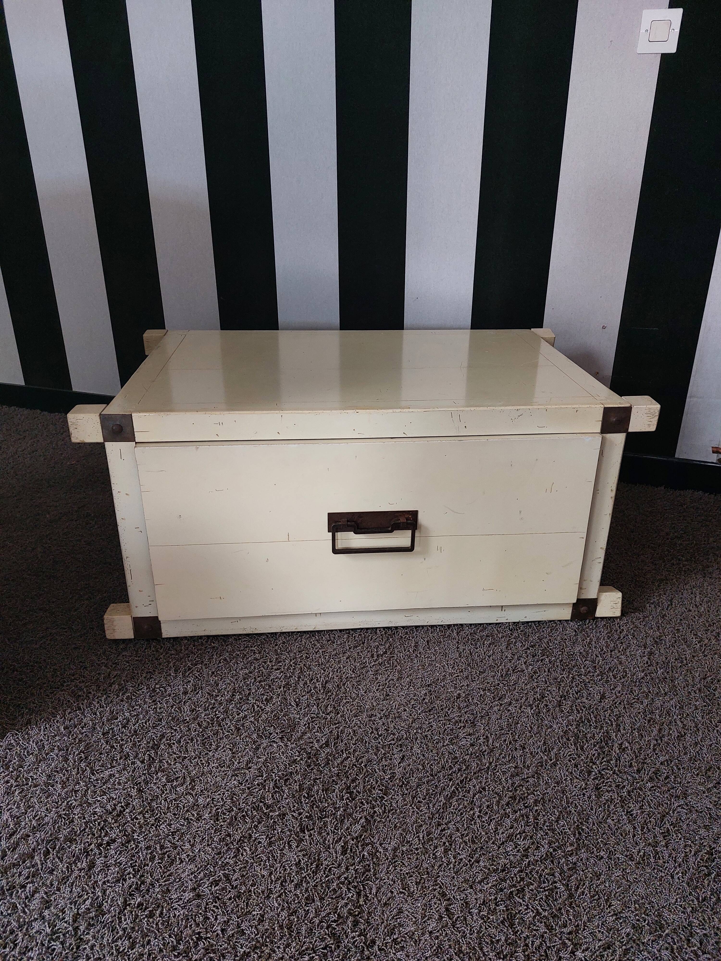 Roche Bobois ensemble salon Route du Thé in white lacquer.