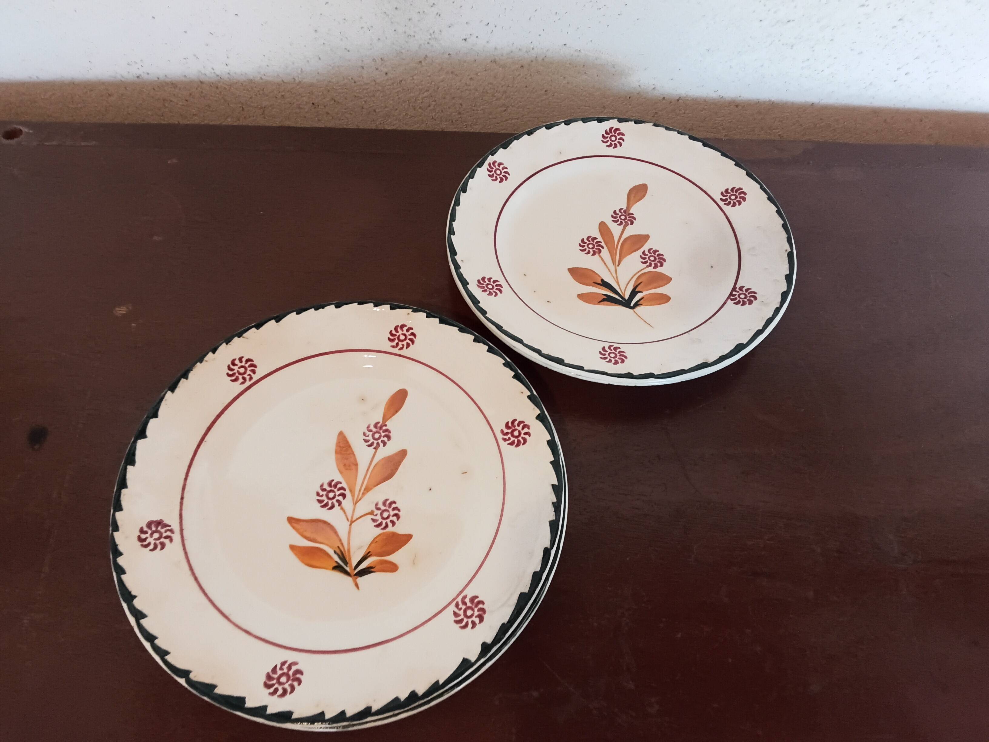 4 assiettes à dessert St Amand