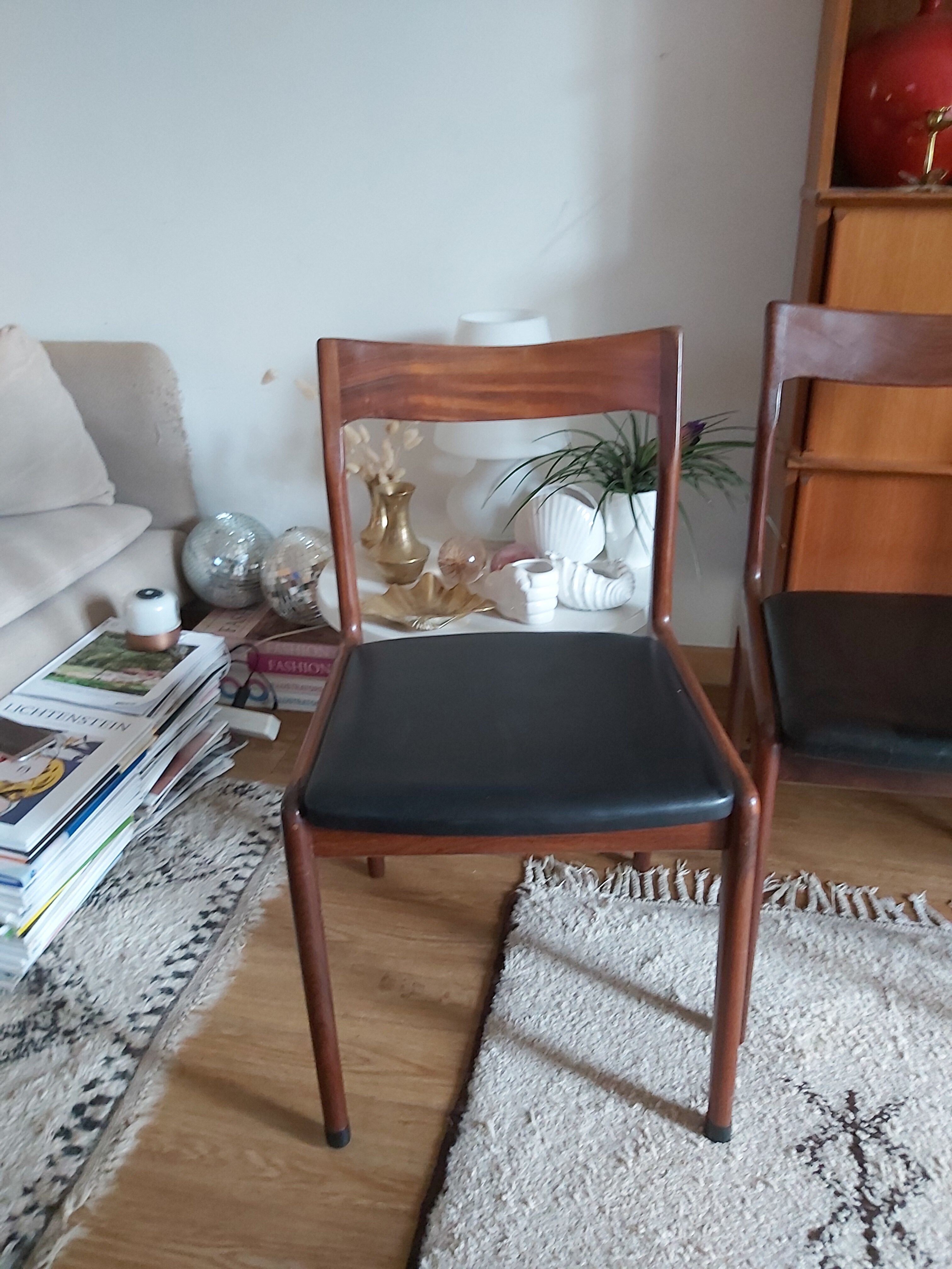 Teckla Scandinavian 4-chair series in vintage teak