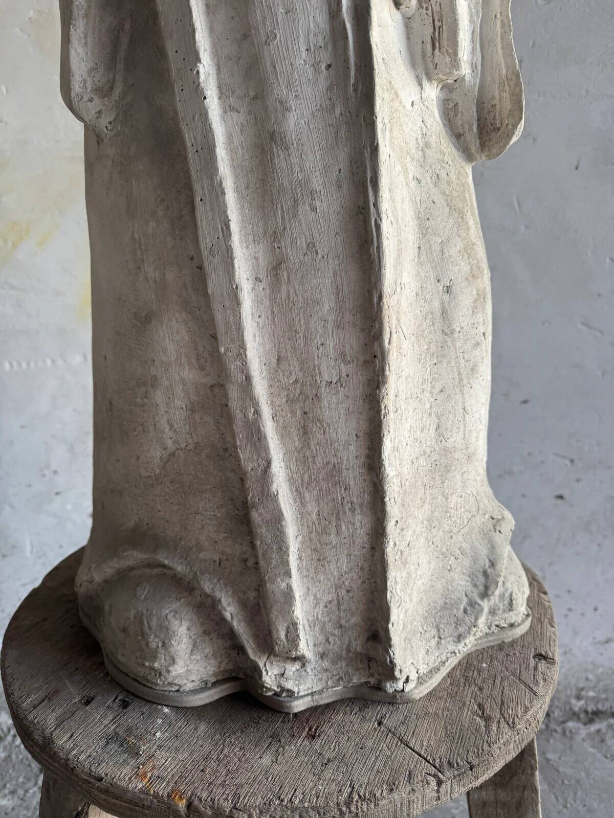 Set of two natural white plaster sculptures by Walter De Buck — figurative folkloric pair