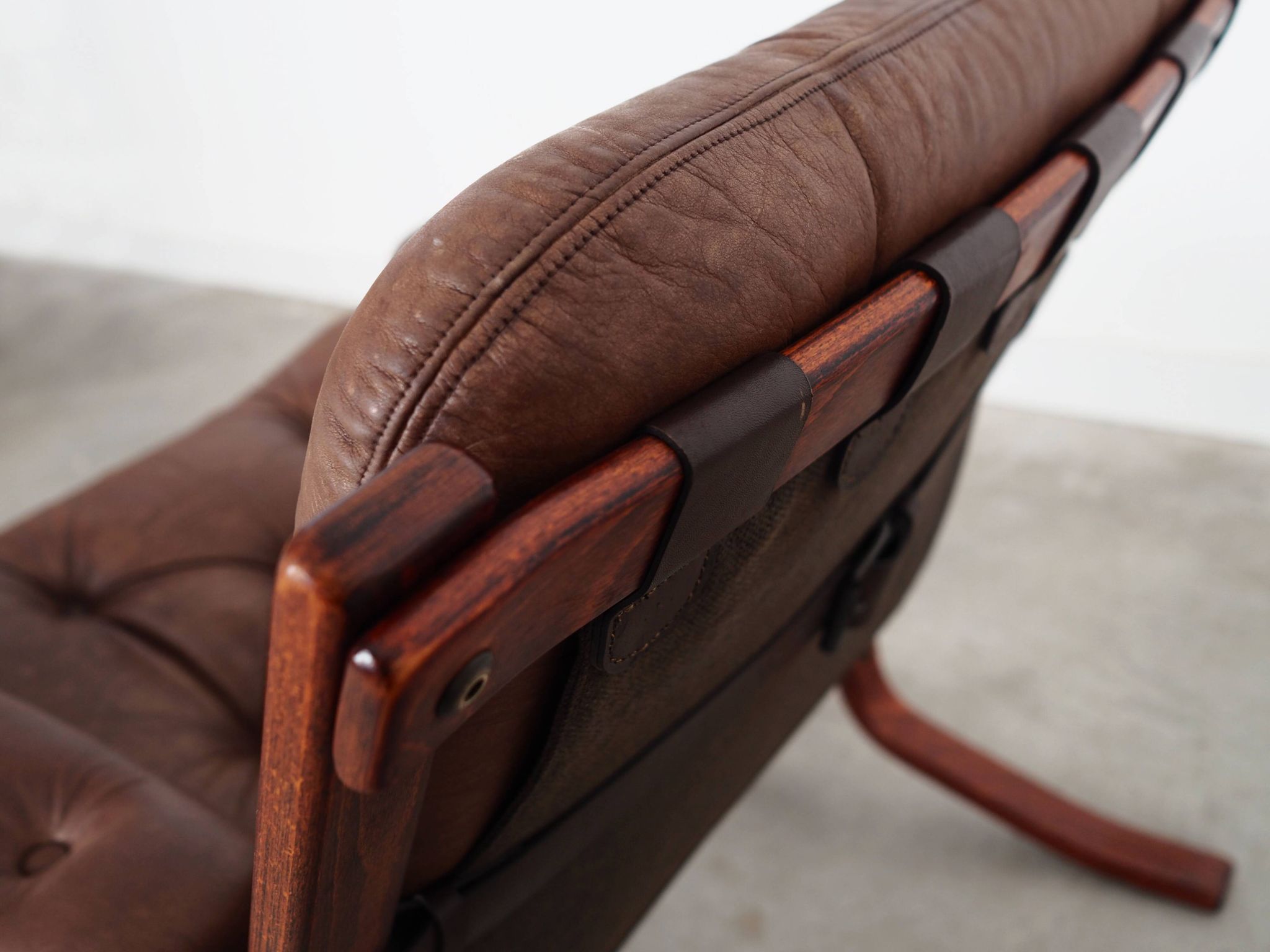Fauteuil en cuir, design norvégien, années 1970, production : Norvège