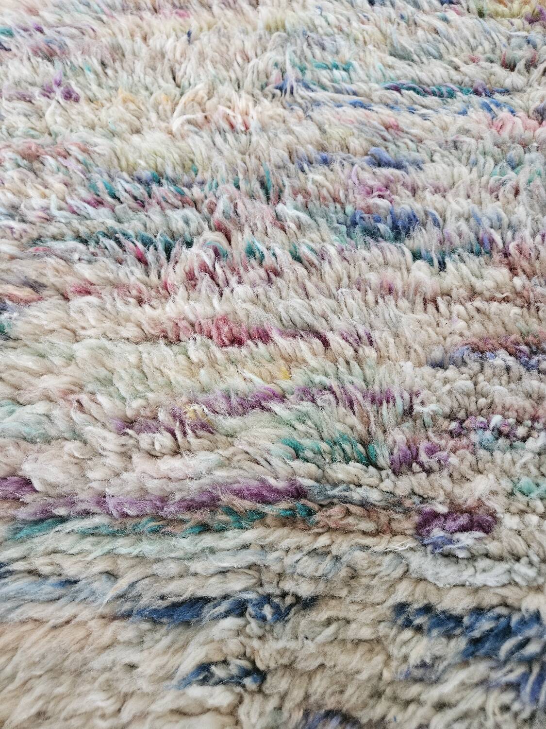 Berber boujaad rug in rustic wool 250 x 185 cm light mottled