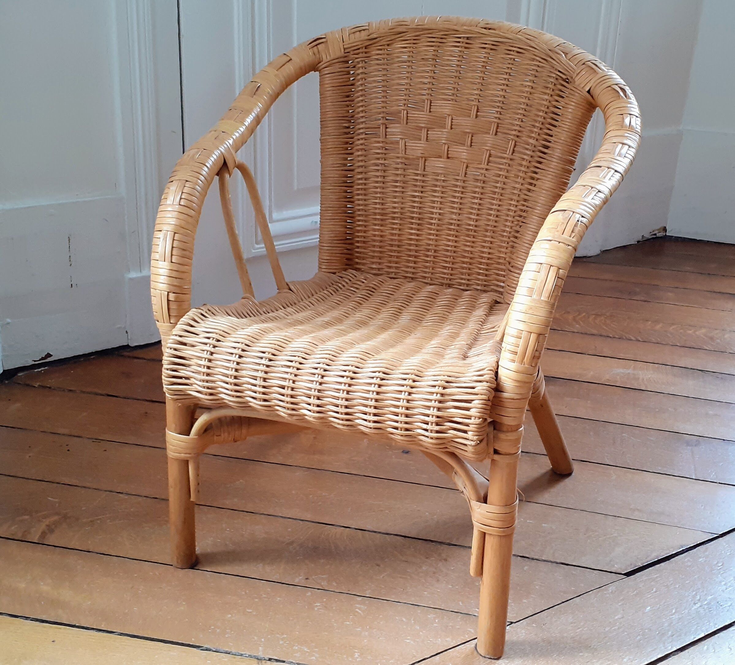 Fauteuil en rotin pour enfant