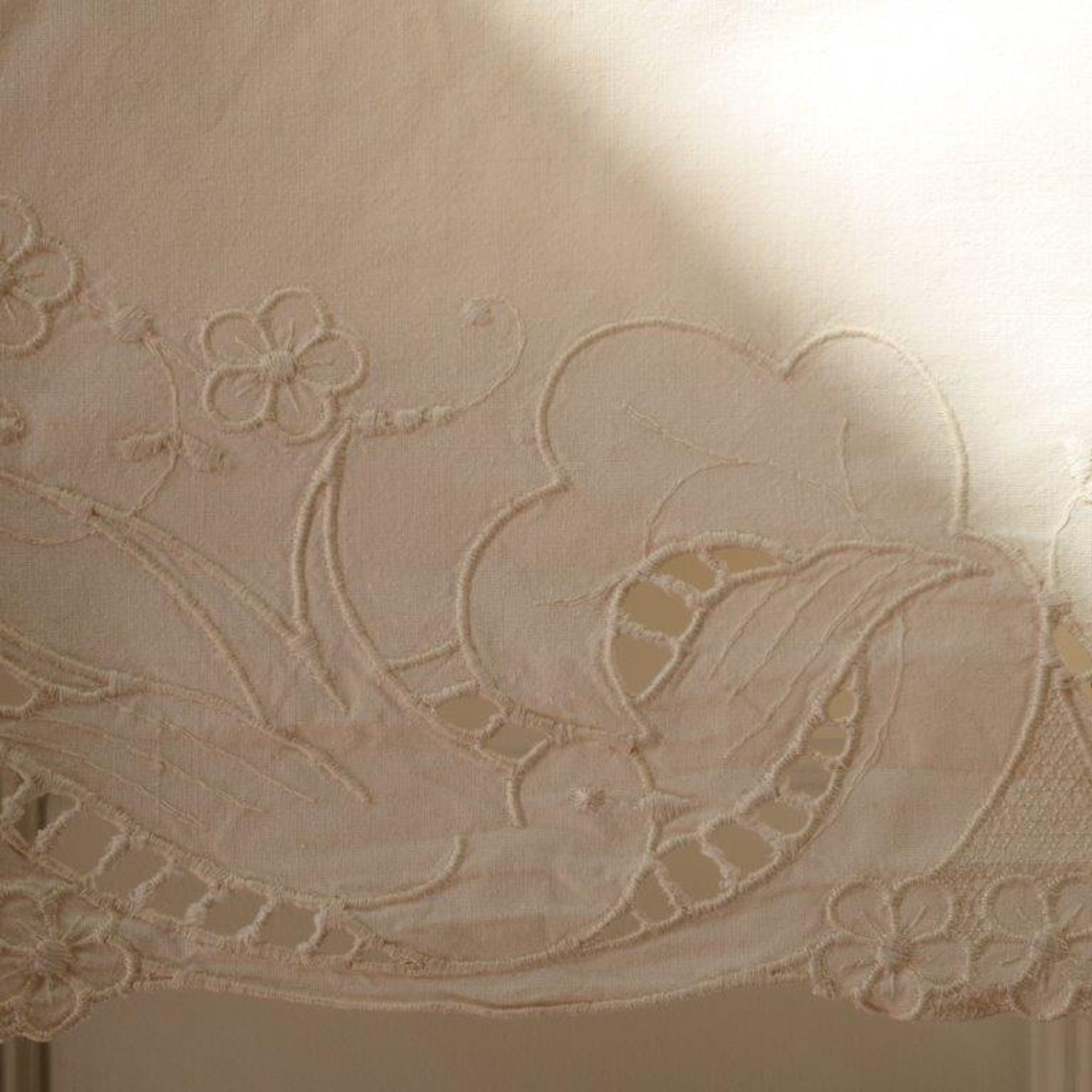 Drap broderie hirondelle, colori  rose"nude"