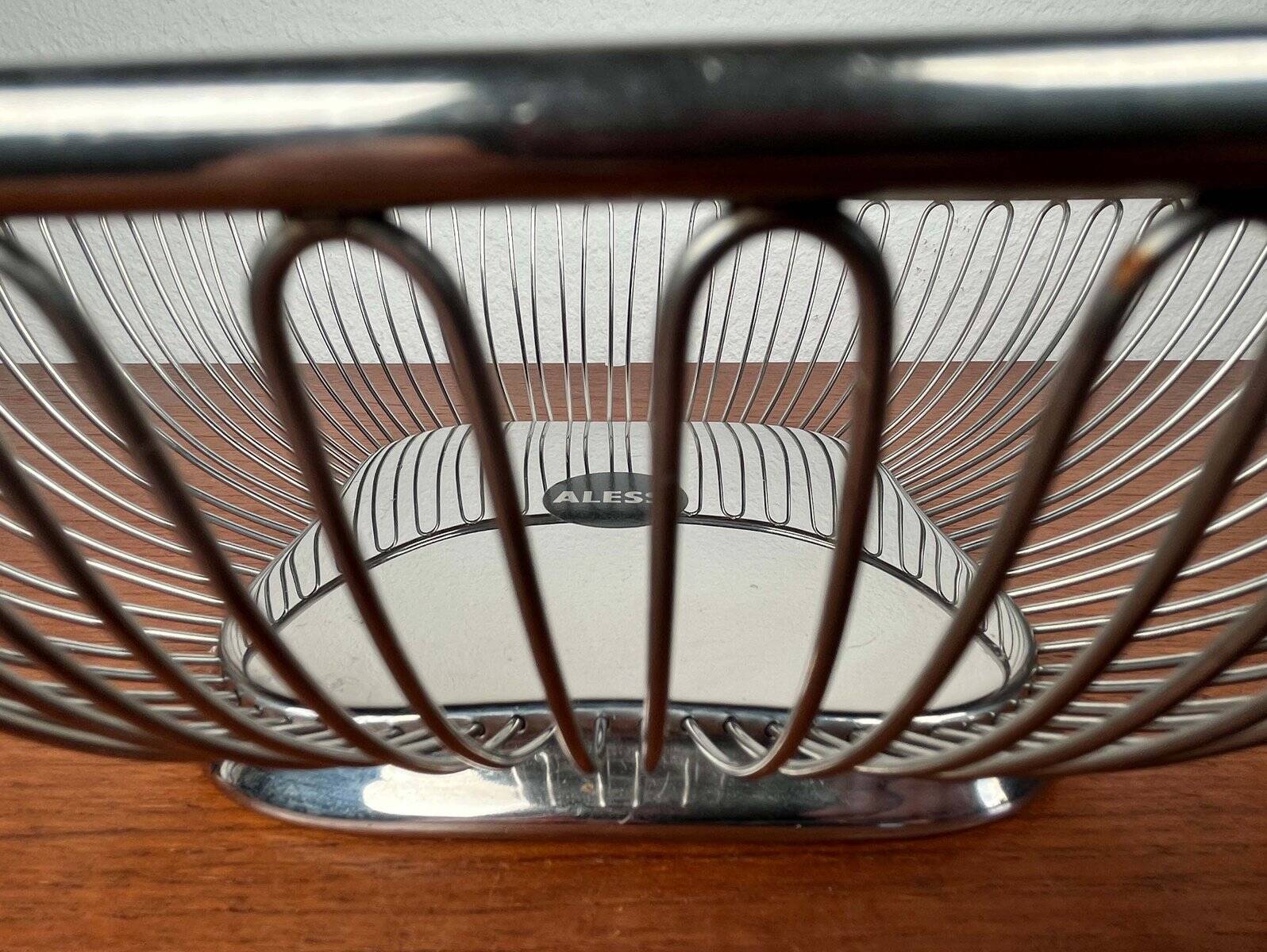 Postmodern Italian fruit bowl in stainless steel by Alessi, 1980s.